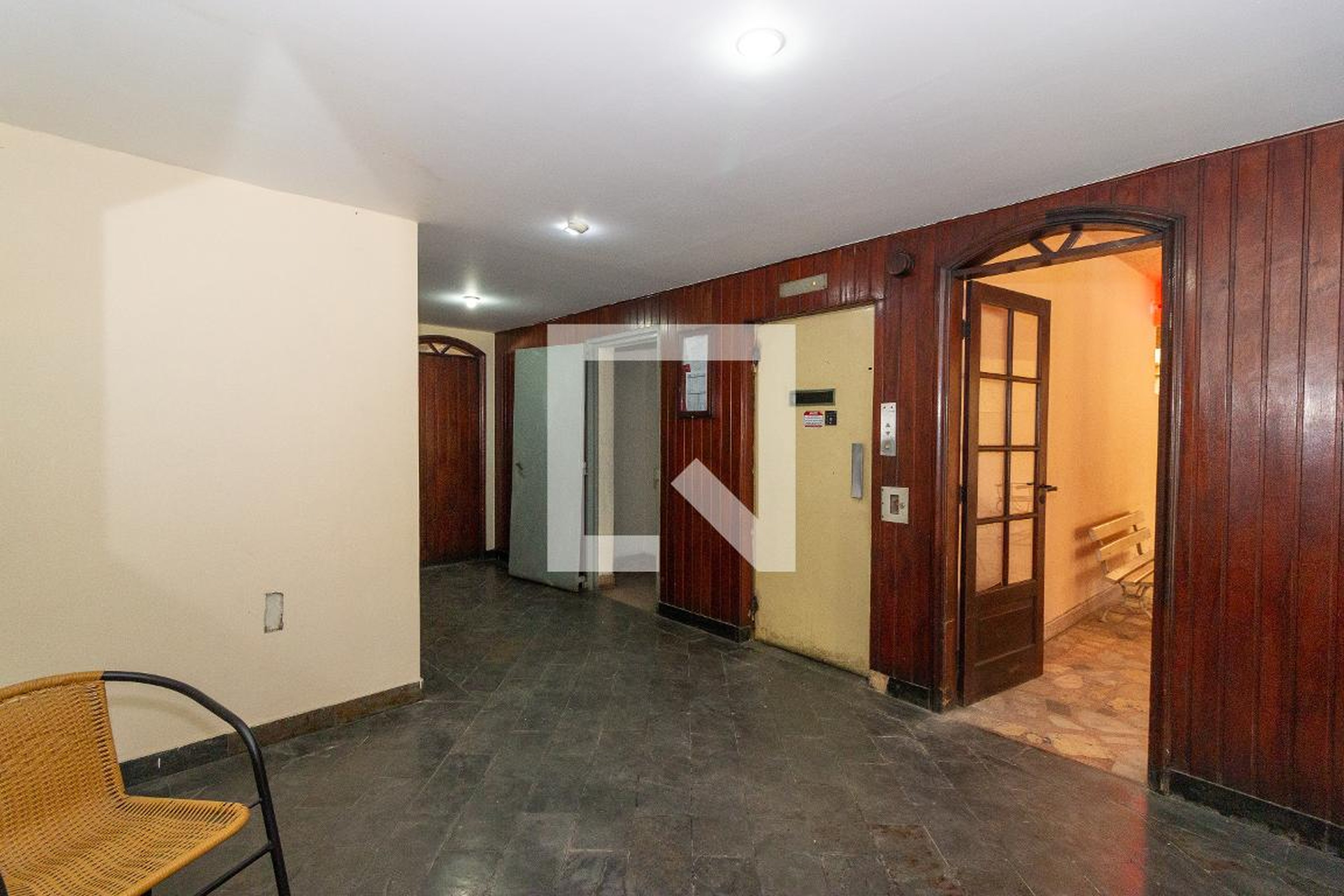 Hall social Condomínio em Rua das Rosas, 810