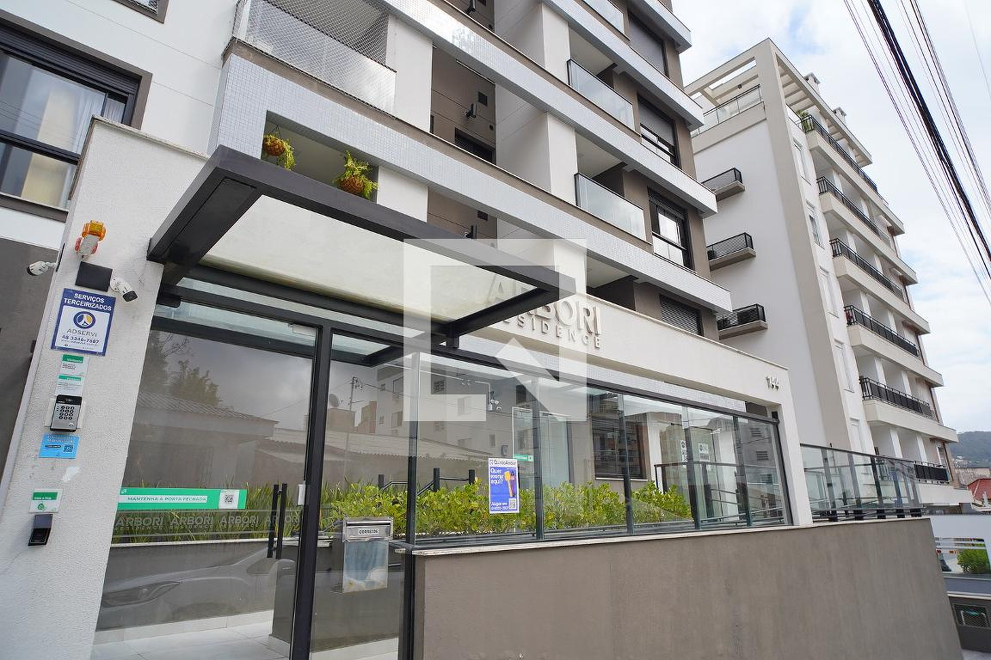 Fachada Condomínio em Rua Maria Eduarda, 144