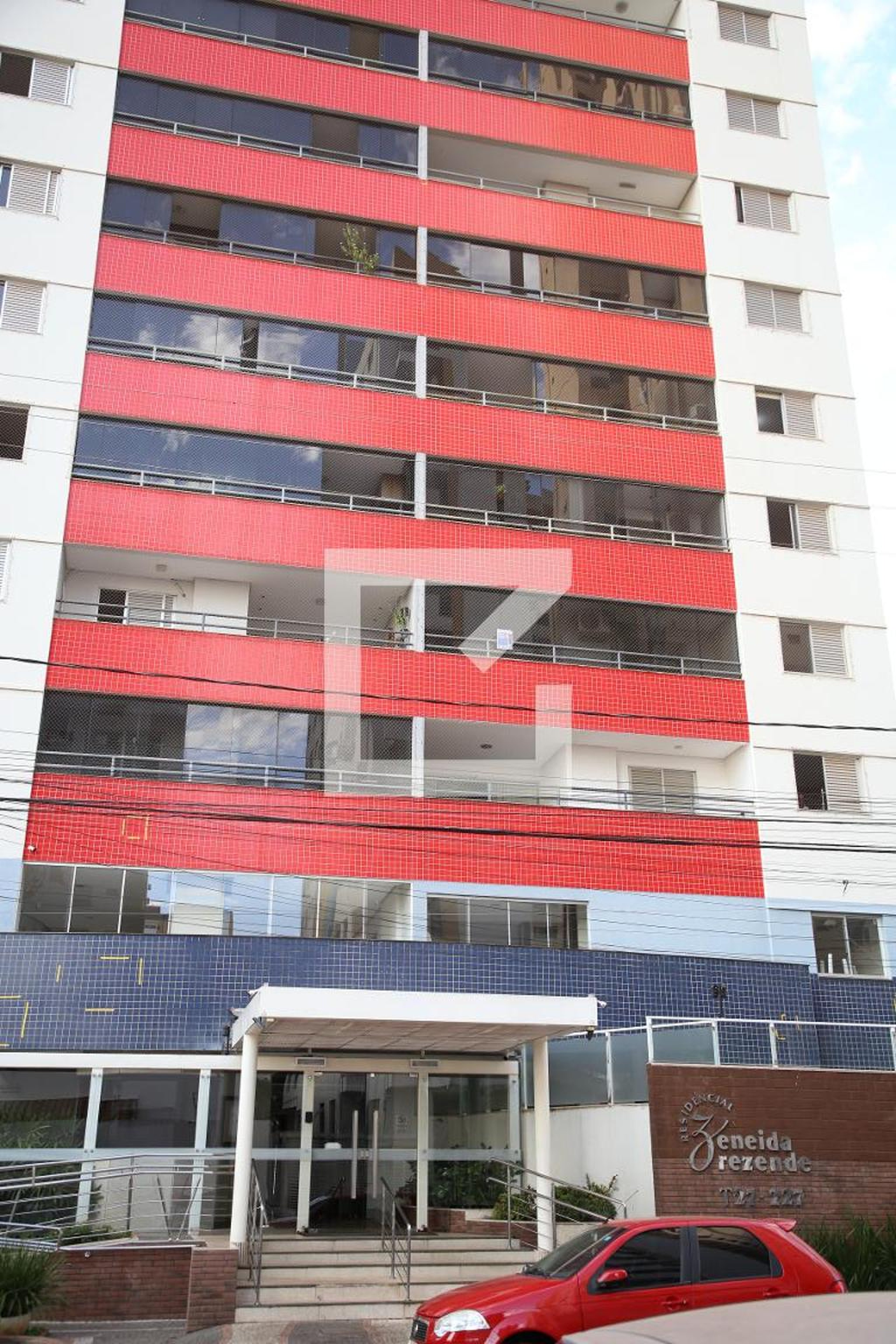 Fachada Condomínio em Rua T-27, 227