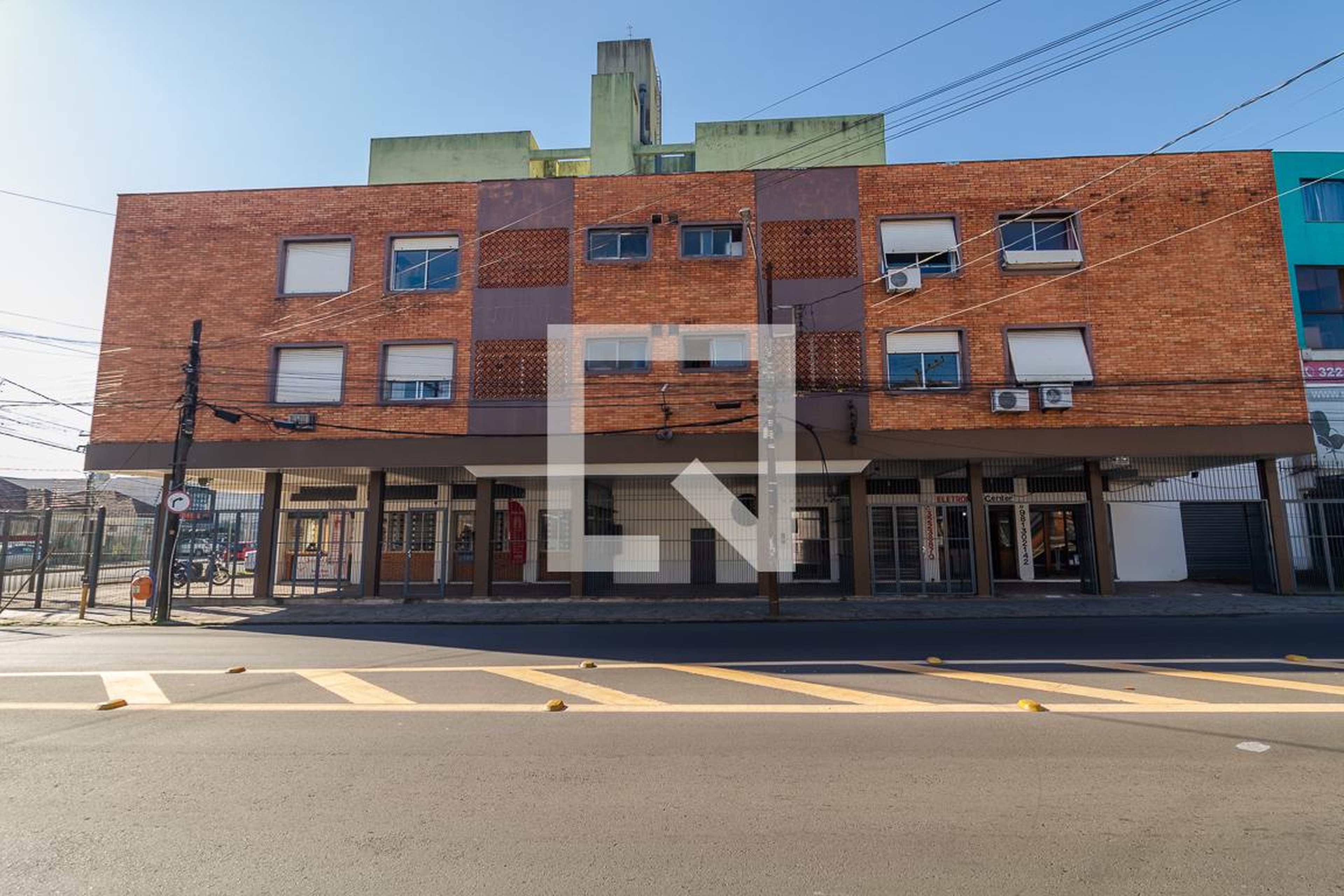 Fachada Condomínio em Rua Coronel Neves, 20