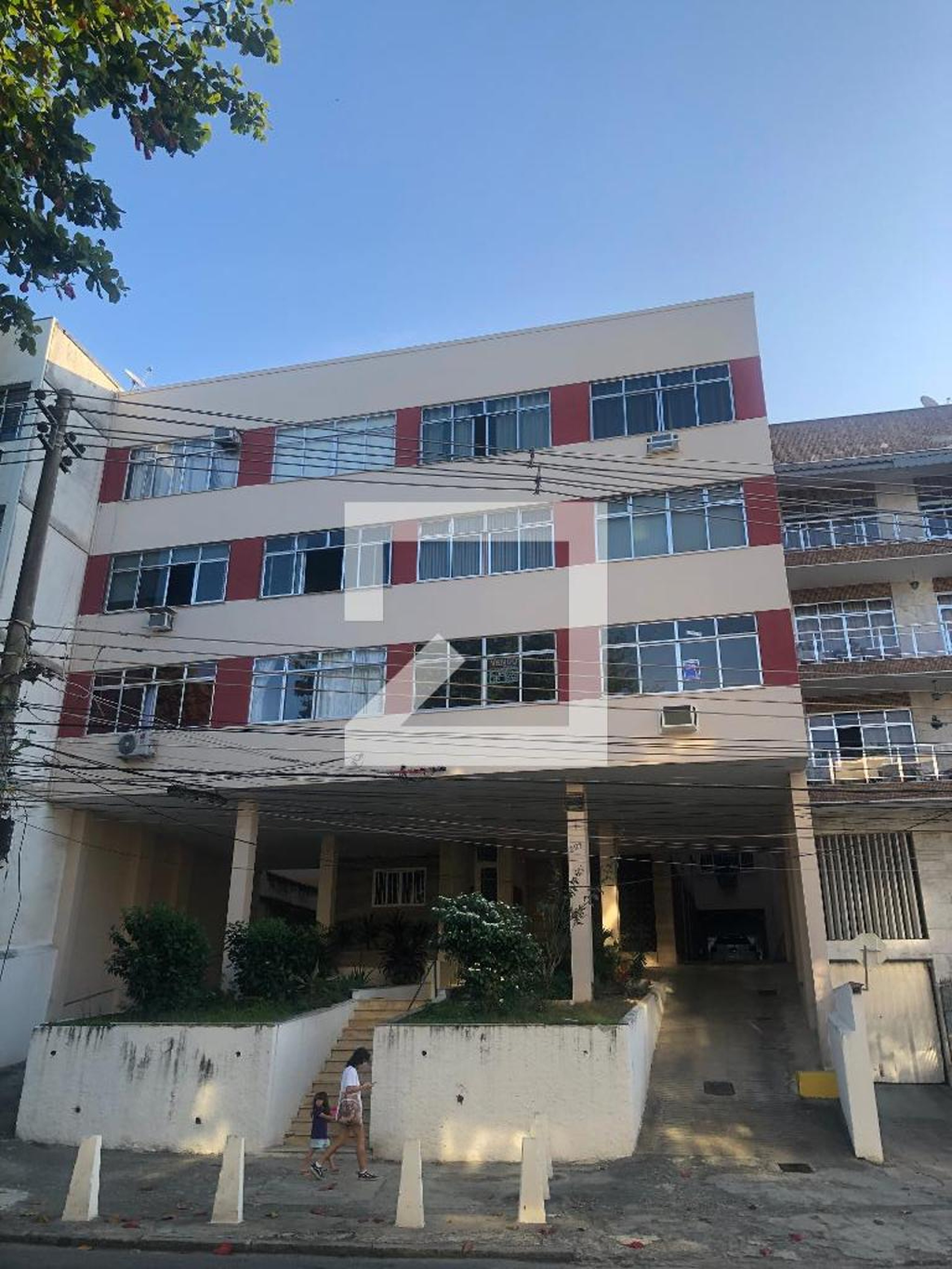 Fachada Condomínio em Rua Capitão Barbosa, 287