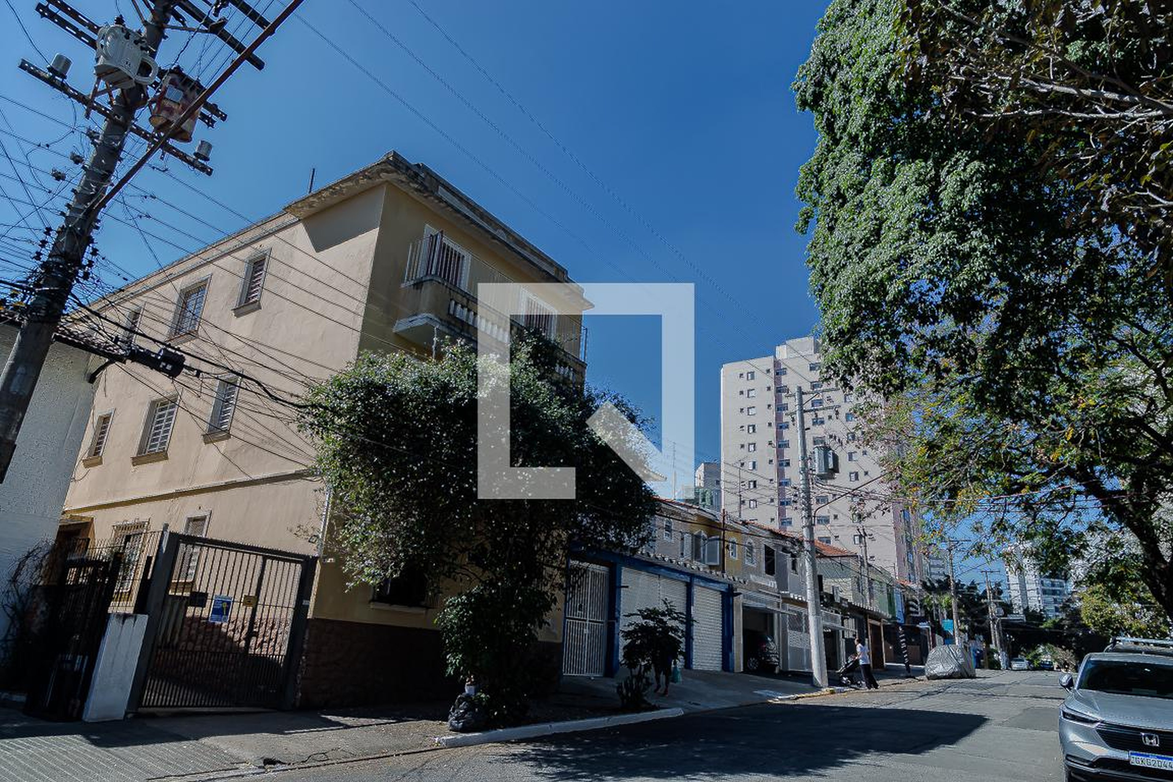 Fachada Condomínio em Rua das Rosas, 230