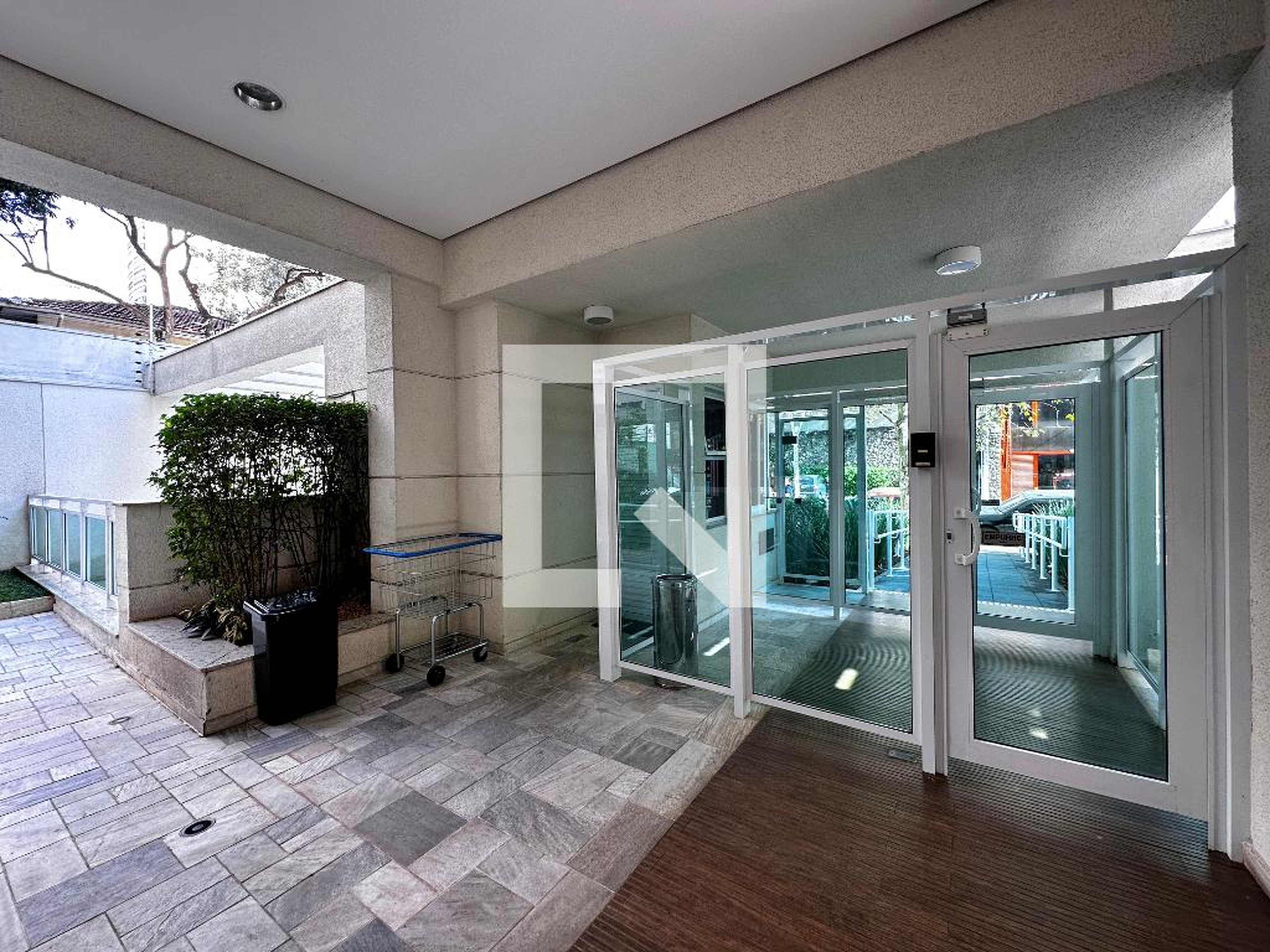 Entrada - Yang Brooklin