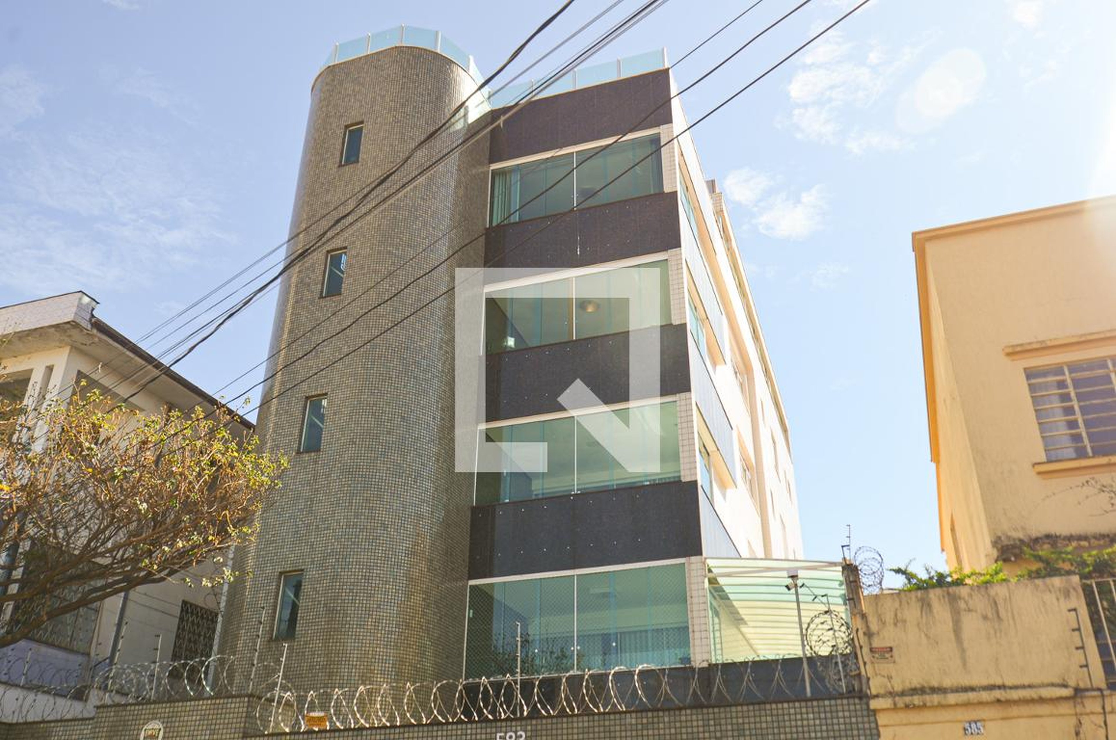 Fachada Condomínio em Rua Ubá, 583