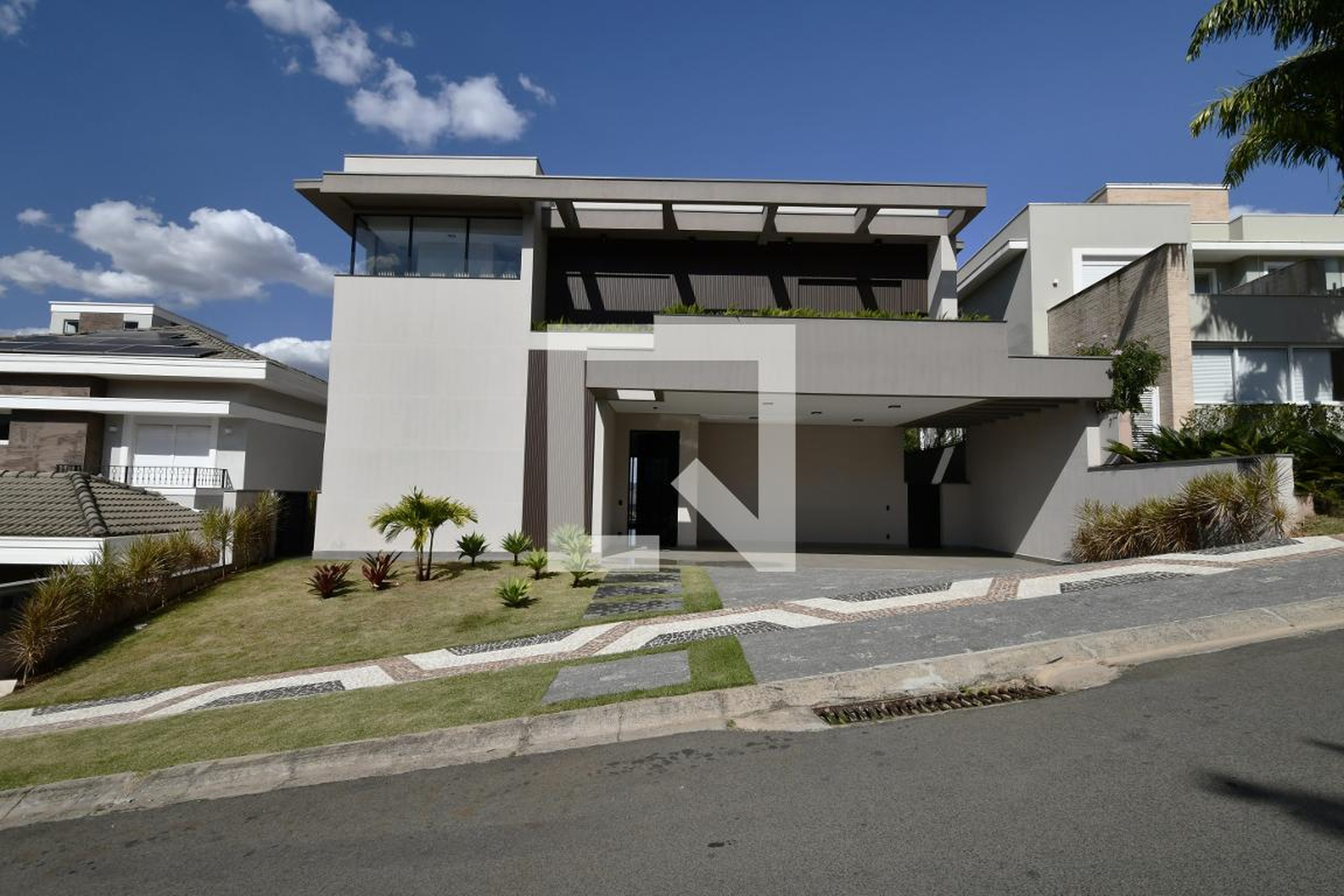Fachada Condomínio em Rua Bourdeaux, 66