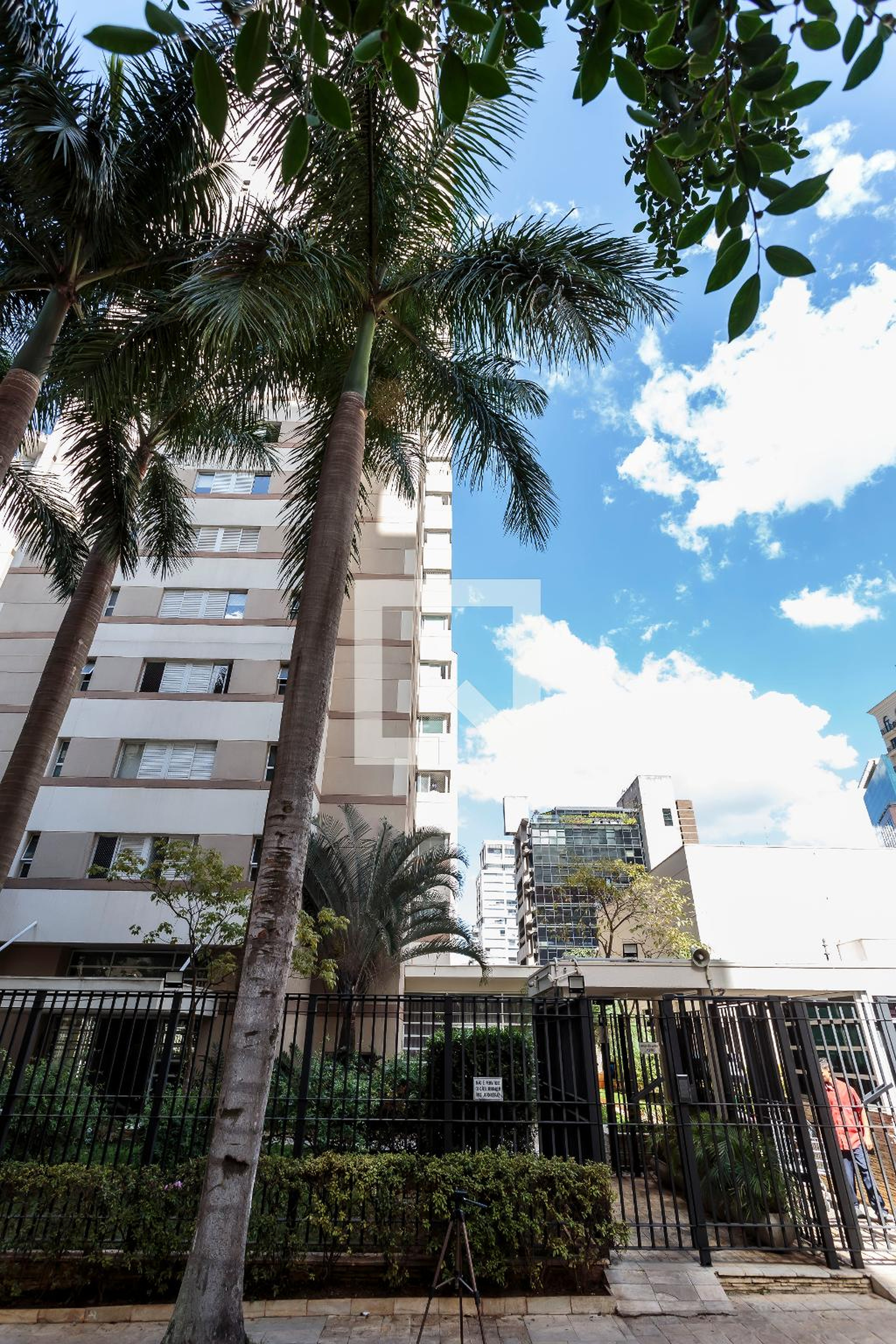 Fachada Condomínio em Rua Chilon, 123