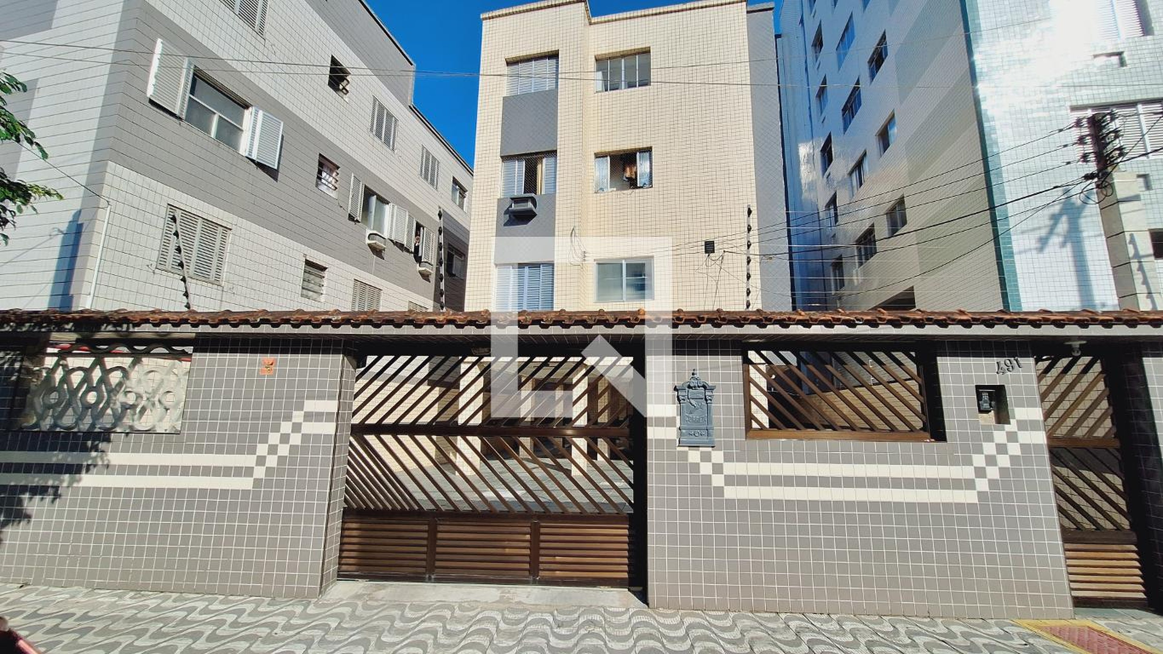 Fachada Condomínio em Rua Oswaldo de Oliveira, 491