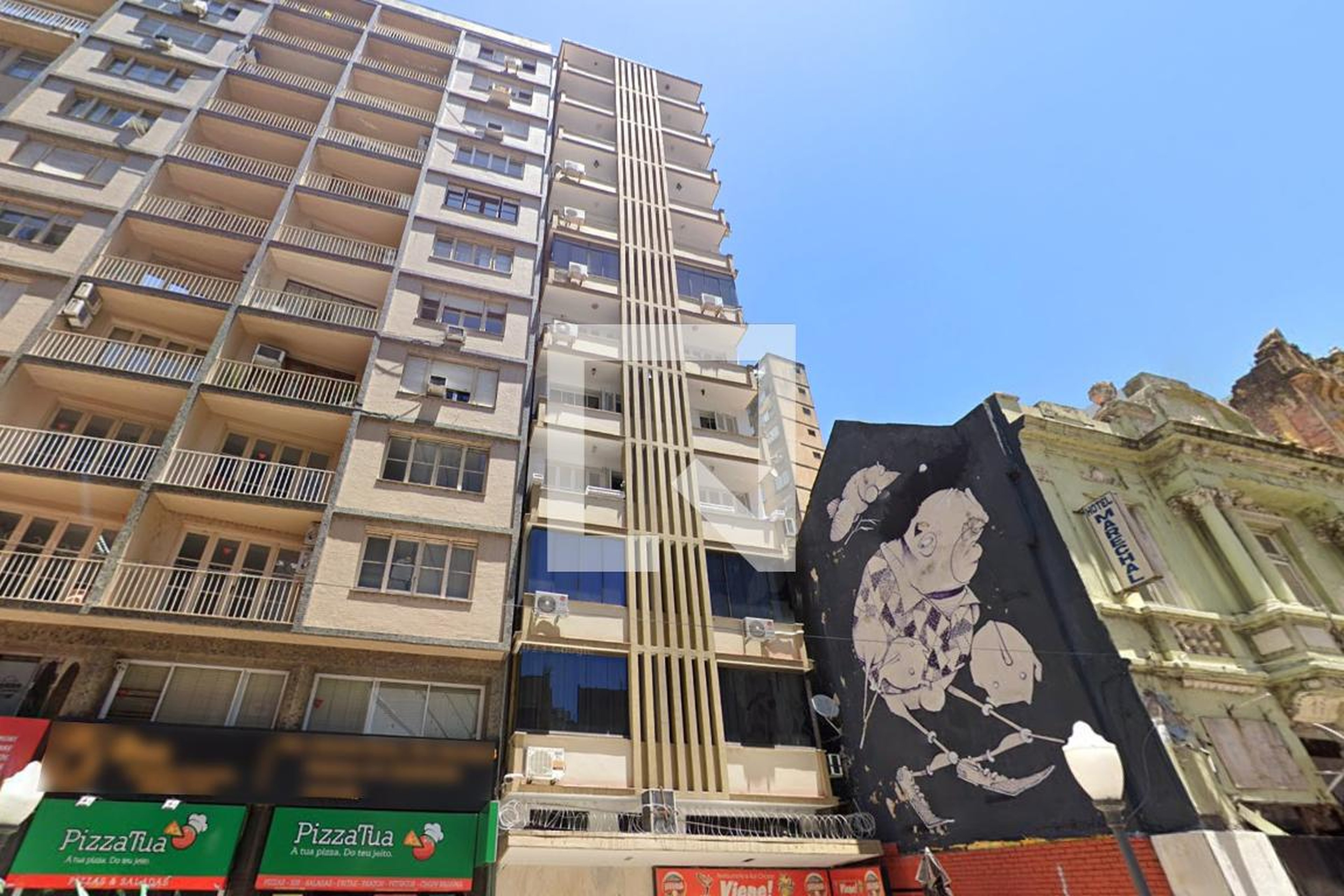 Fachada Condomínio em Rua General Andrade Neves, 139