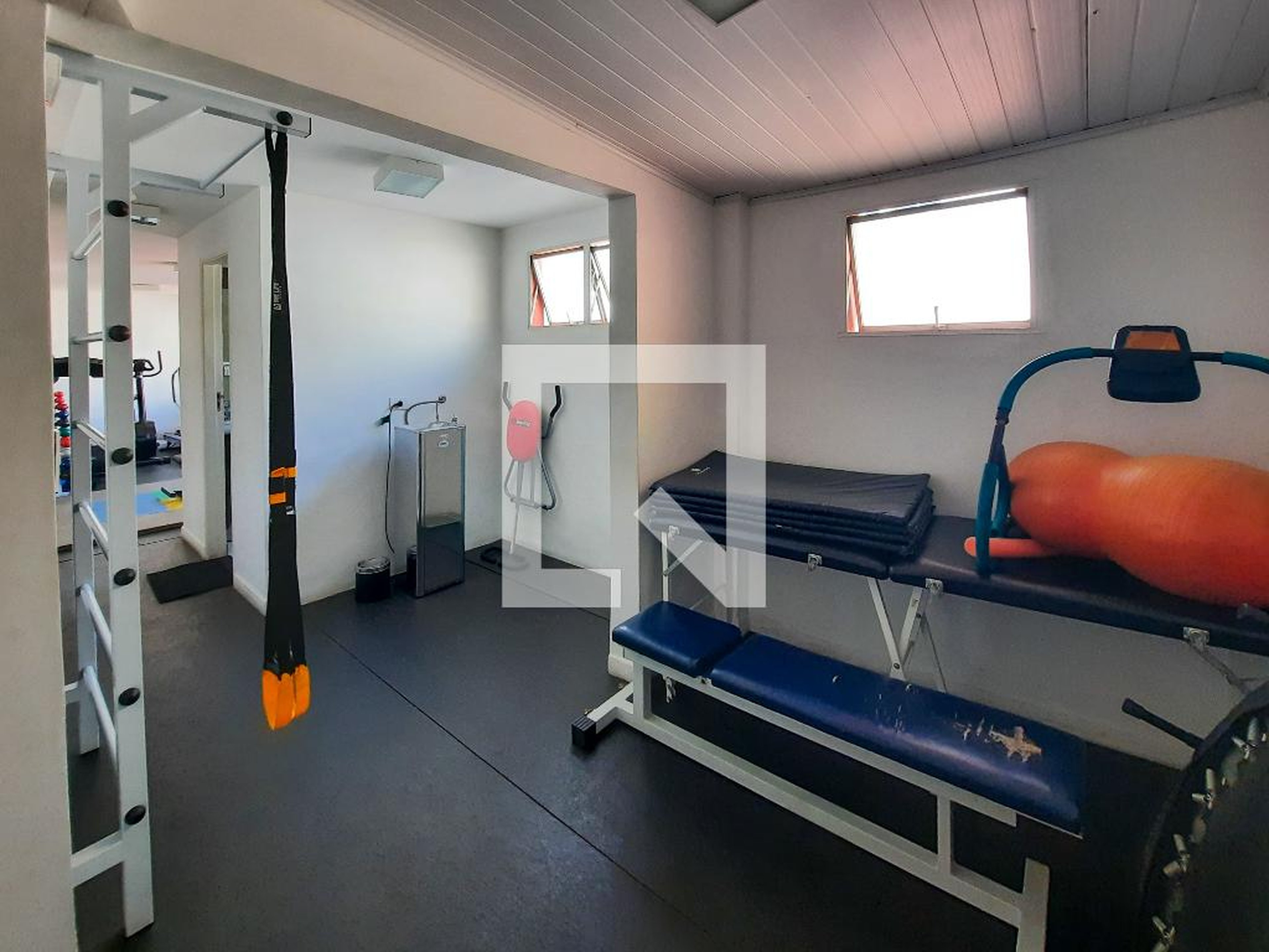 Academia - Saint Laurent