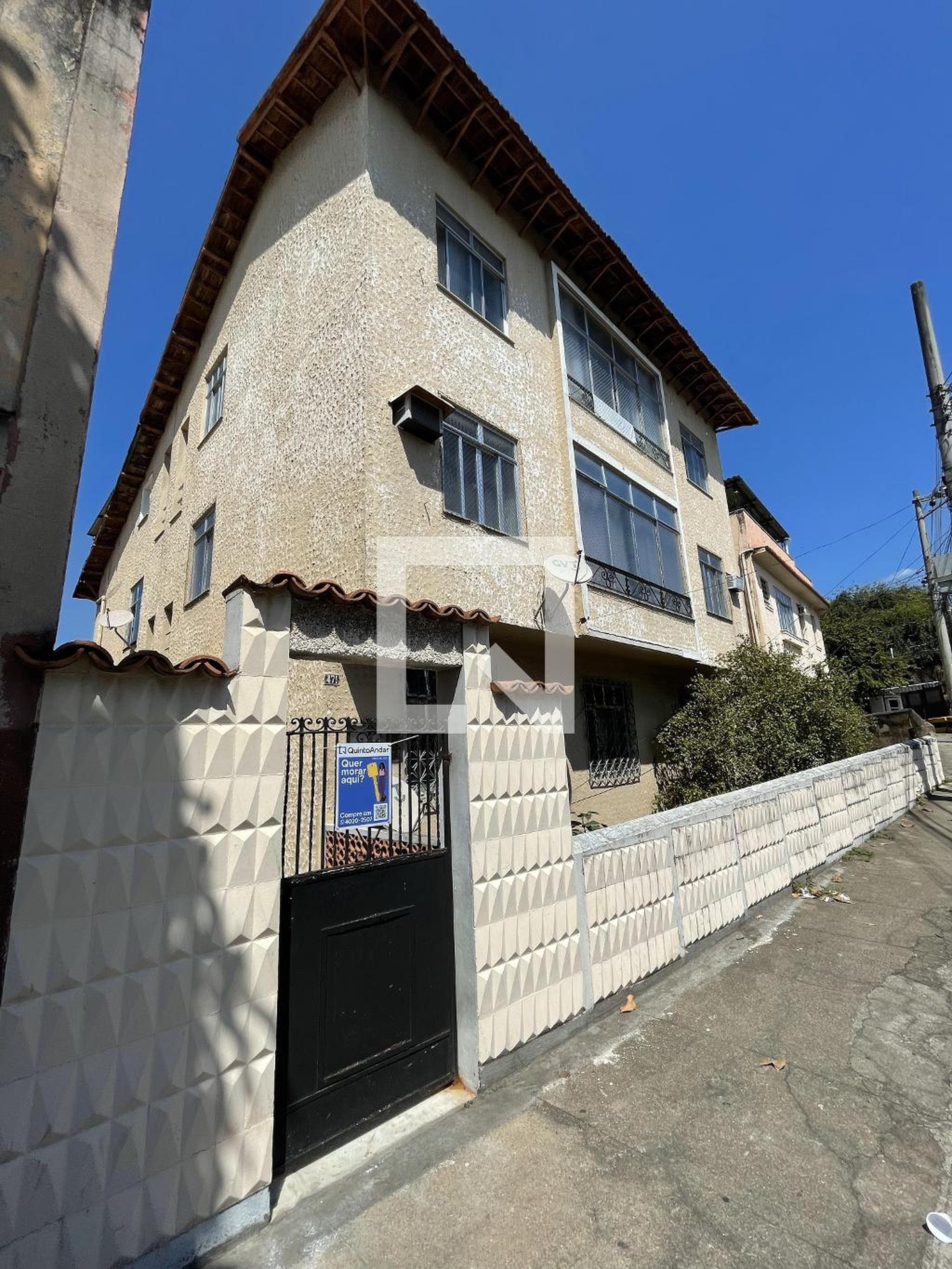 Fachada Condomínio em Rua Chaves Faria, 471