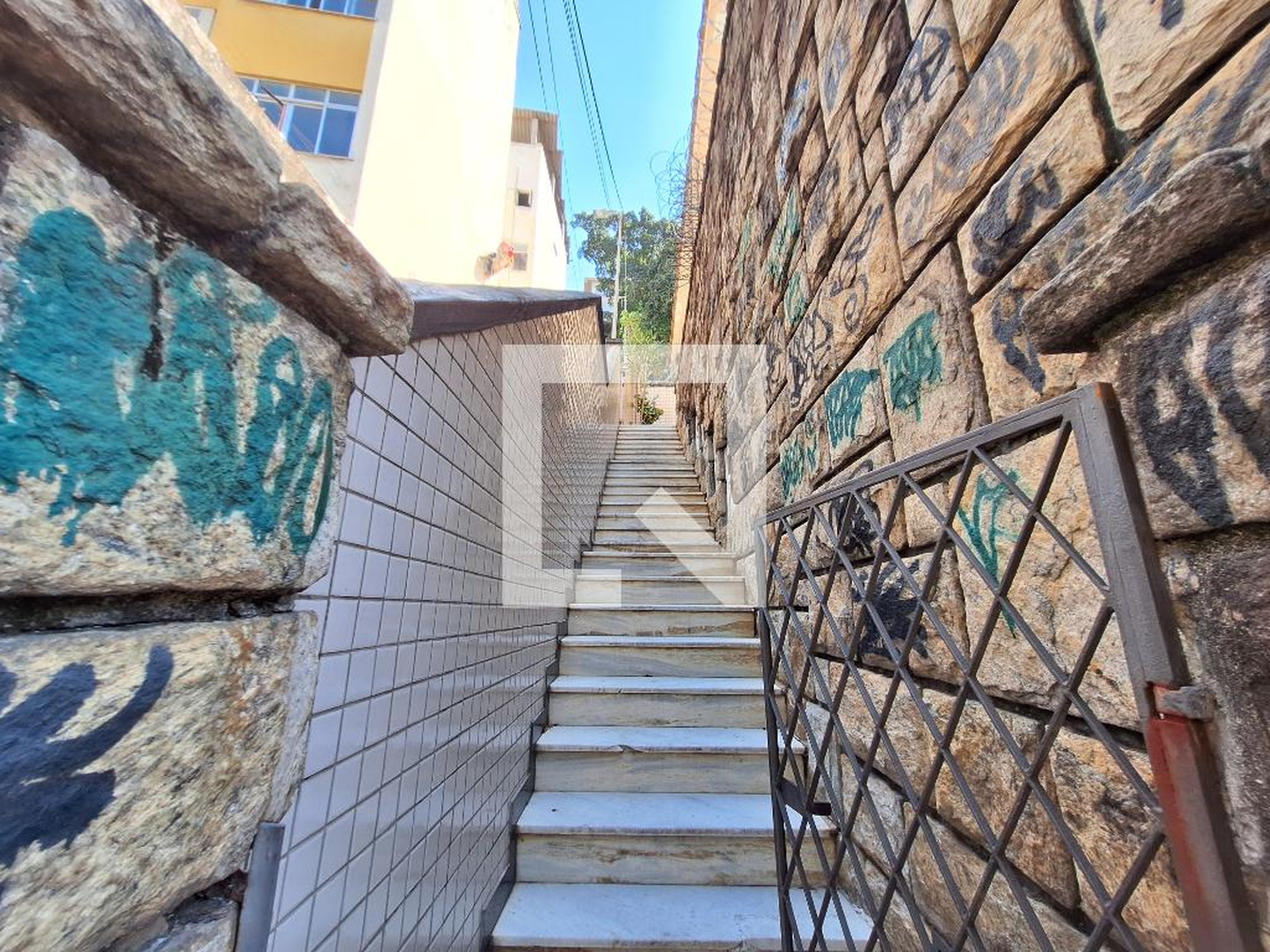 Entrada Condomínio em R. Cardeal Dom Sebastião Leme, 158