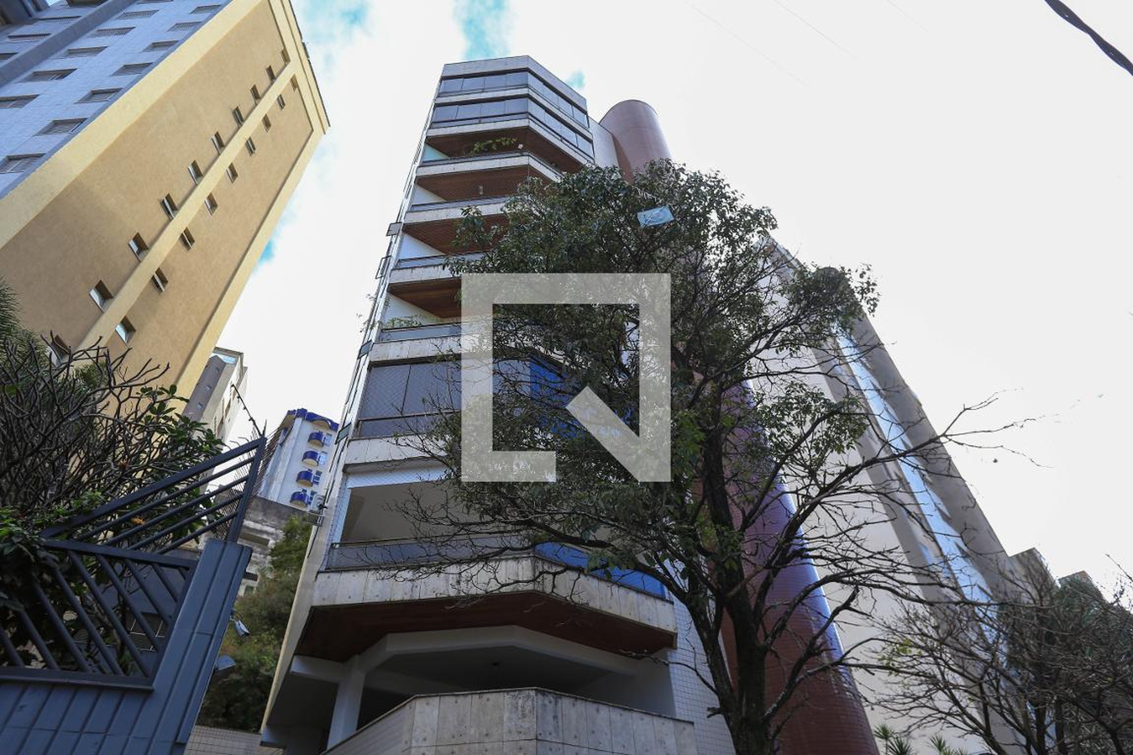 Fachada Condomínio em Rua Engenheiro Zoroastro Tôrres, 255