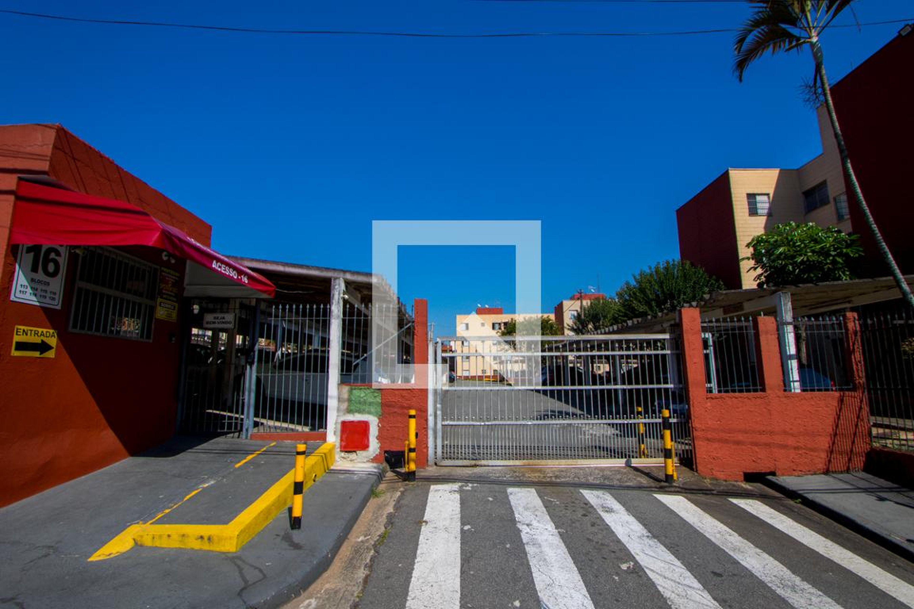 Fachada do condomínio Condomínio em Rua Antônio Seixas Leite Ribeiro, 118