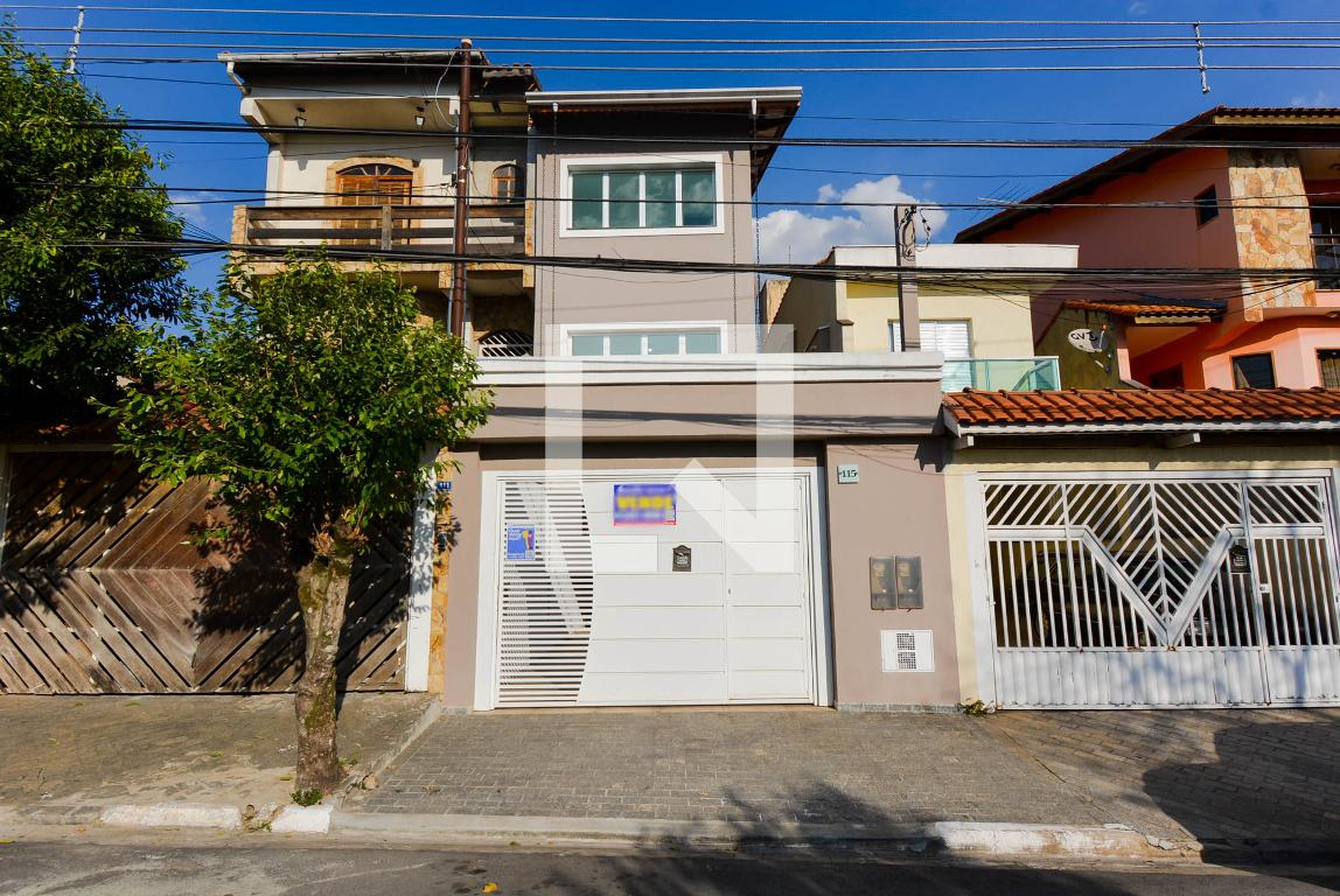 Fachada Condomínio em Rua Geraldo Augusto da Silva, 115