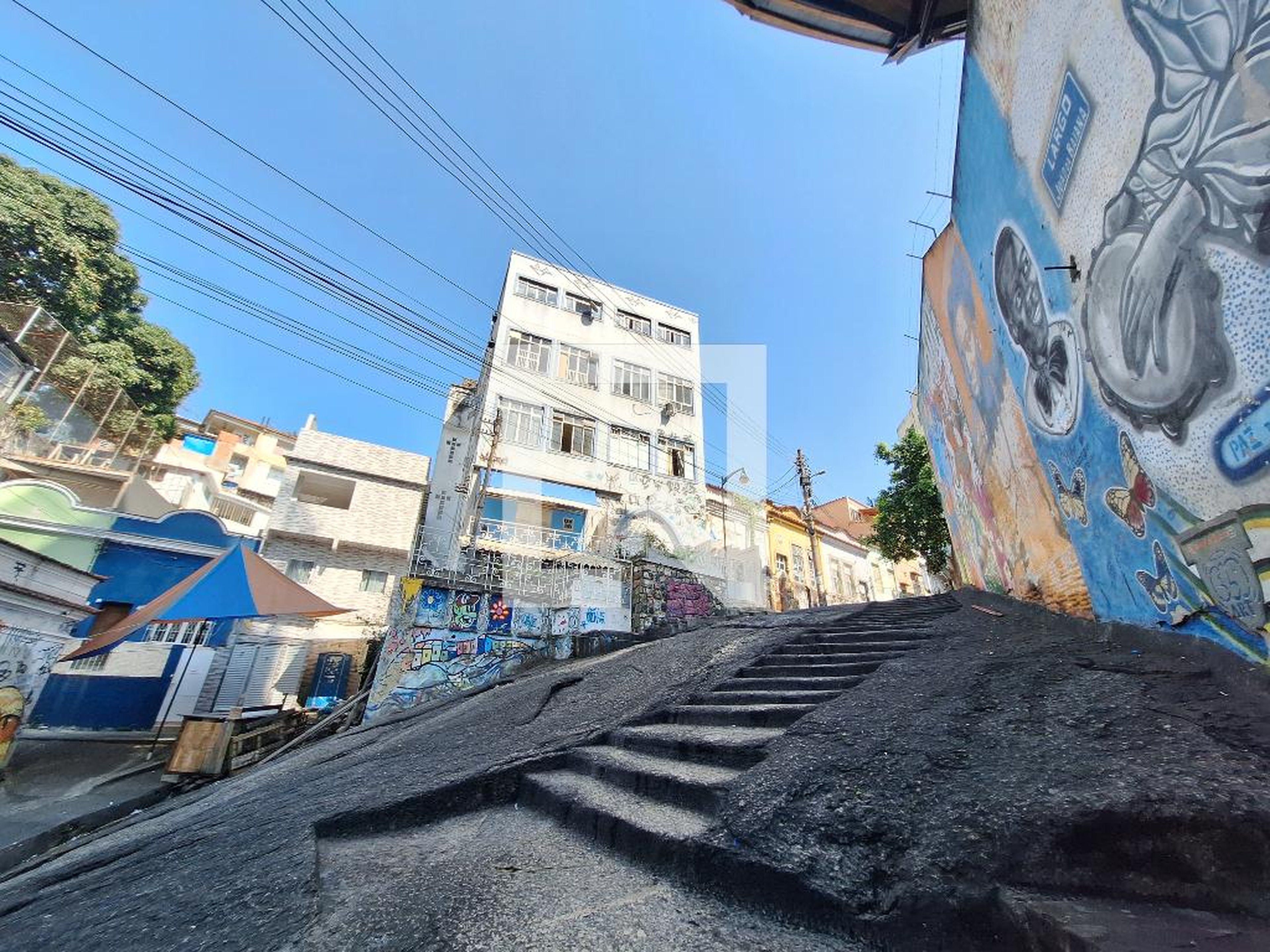 Fachada Condomínio em Rua Argemiro Bulcão, 39