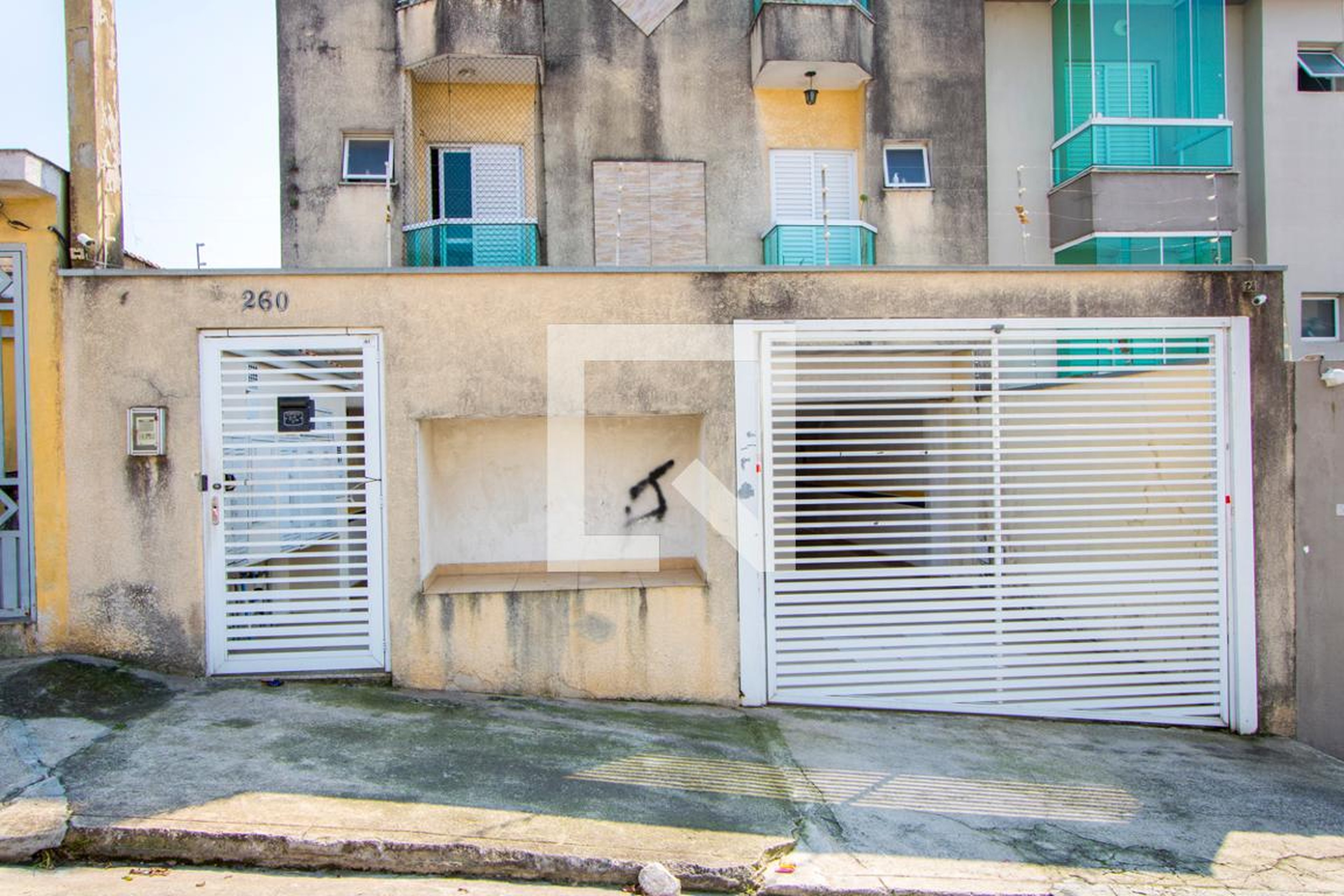 Fachada Condomínio em Rua Antônio Barreiros, 260