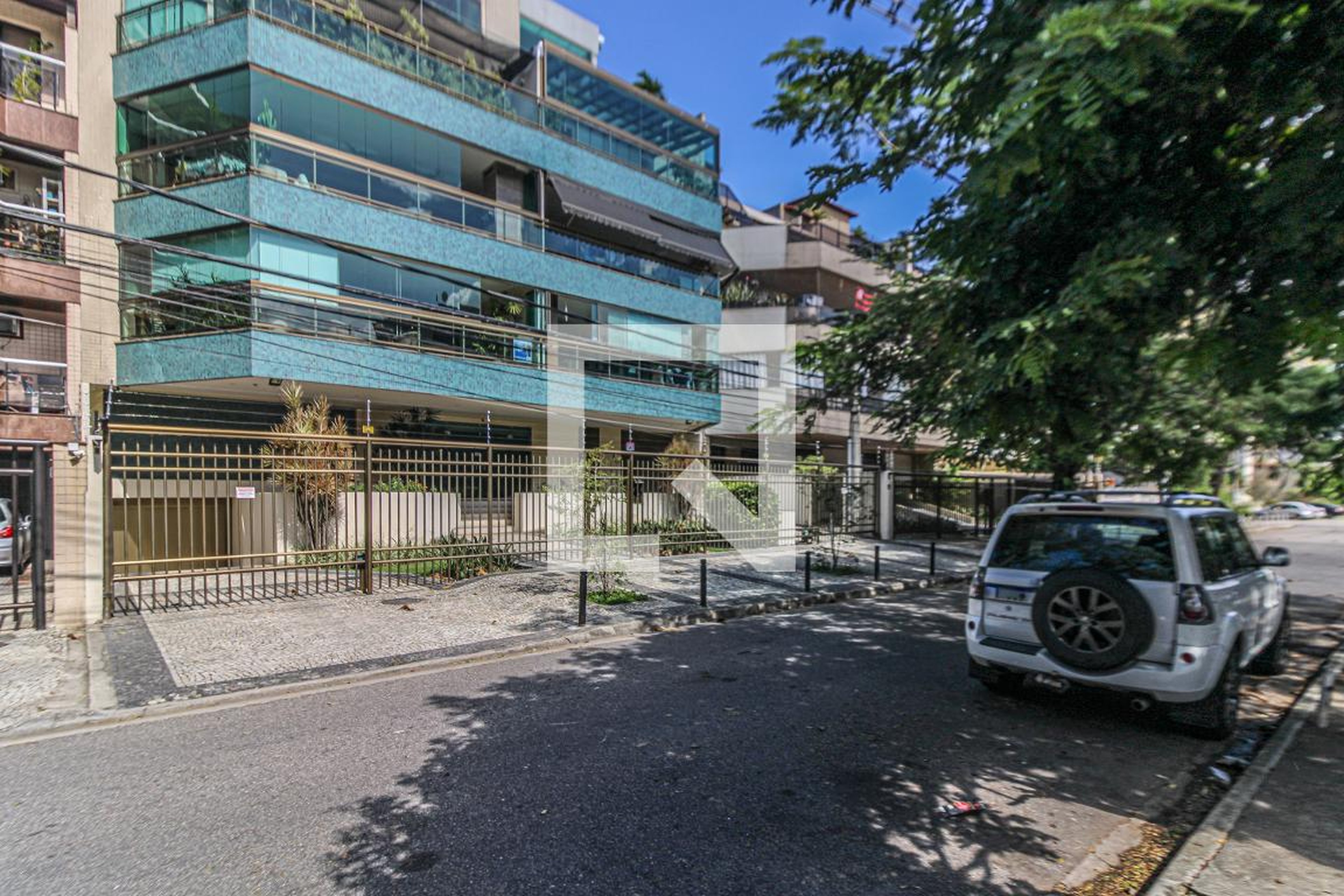 Fachada Condomínio em Rua Venâncio Veloso, 70