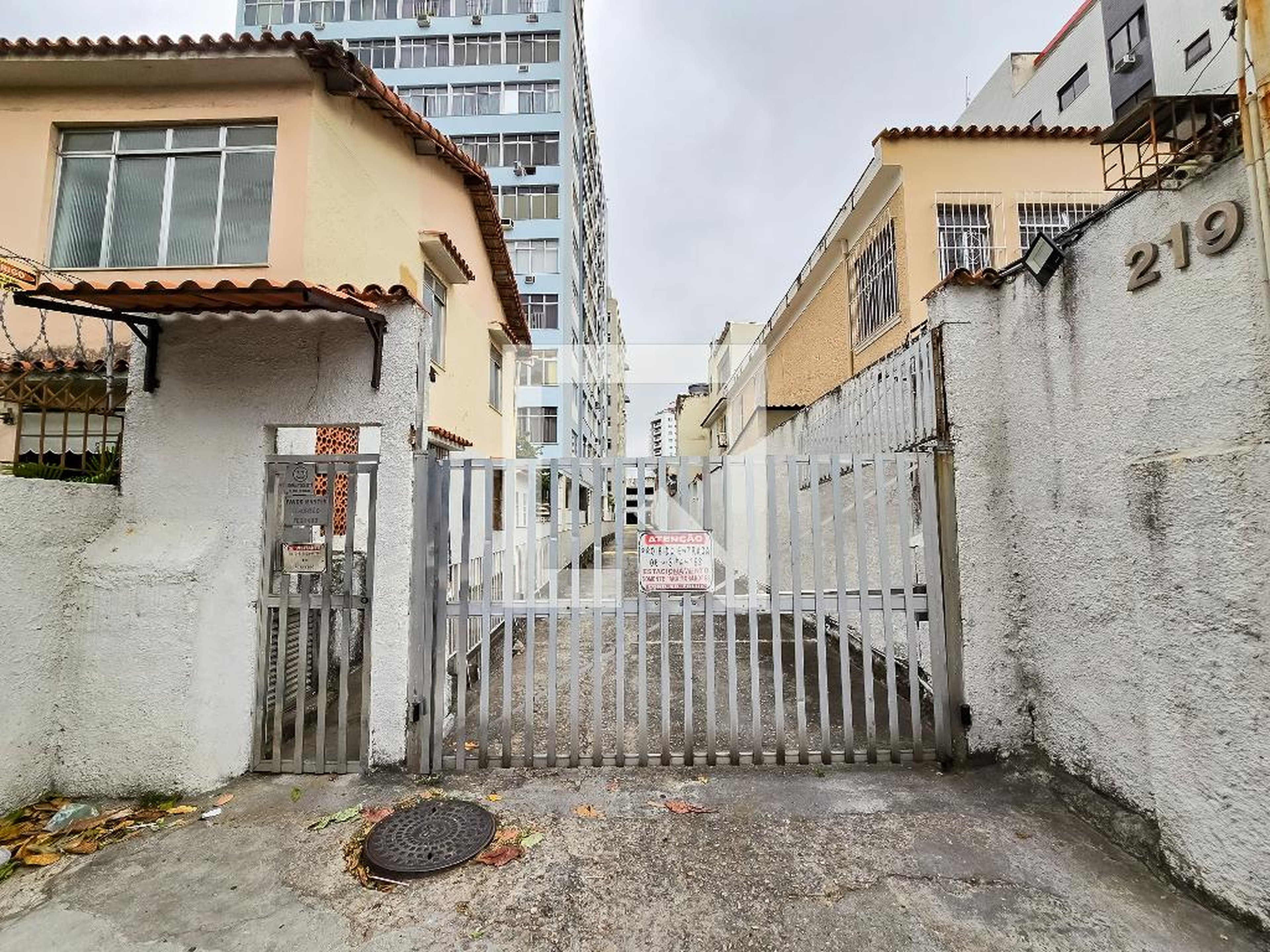 Fachada do Condomínio Edifício Polux