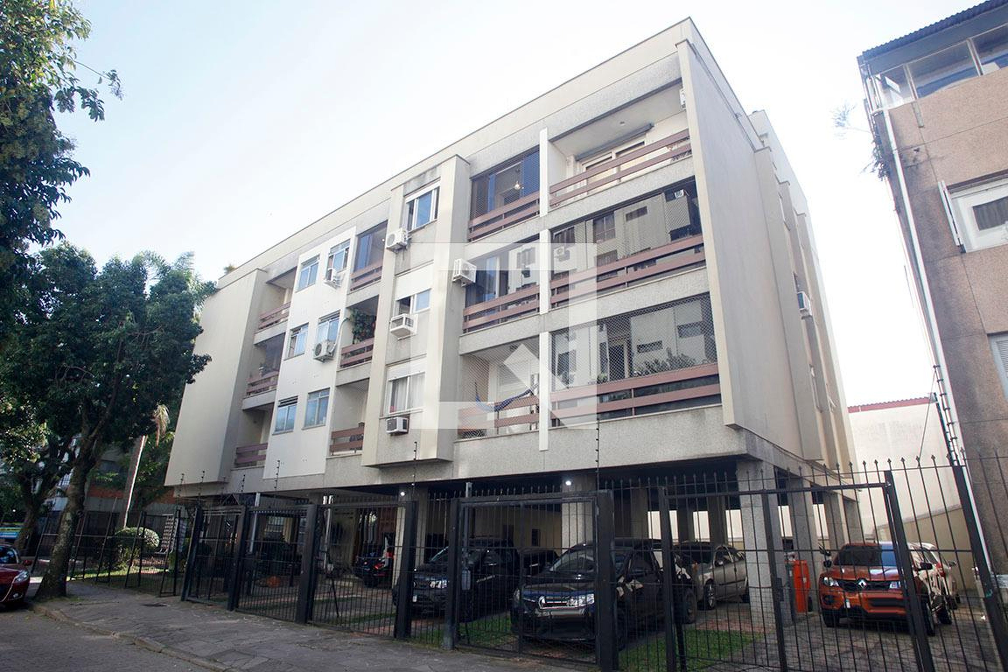 Fachada Condomínio em Rua Doutor Gastão Rhodes, 288