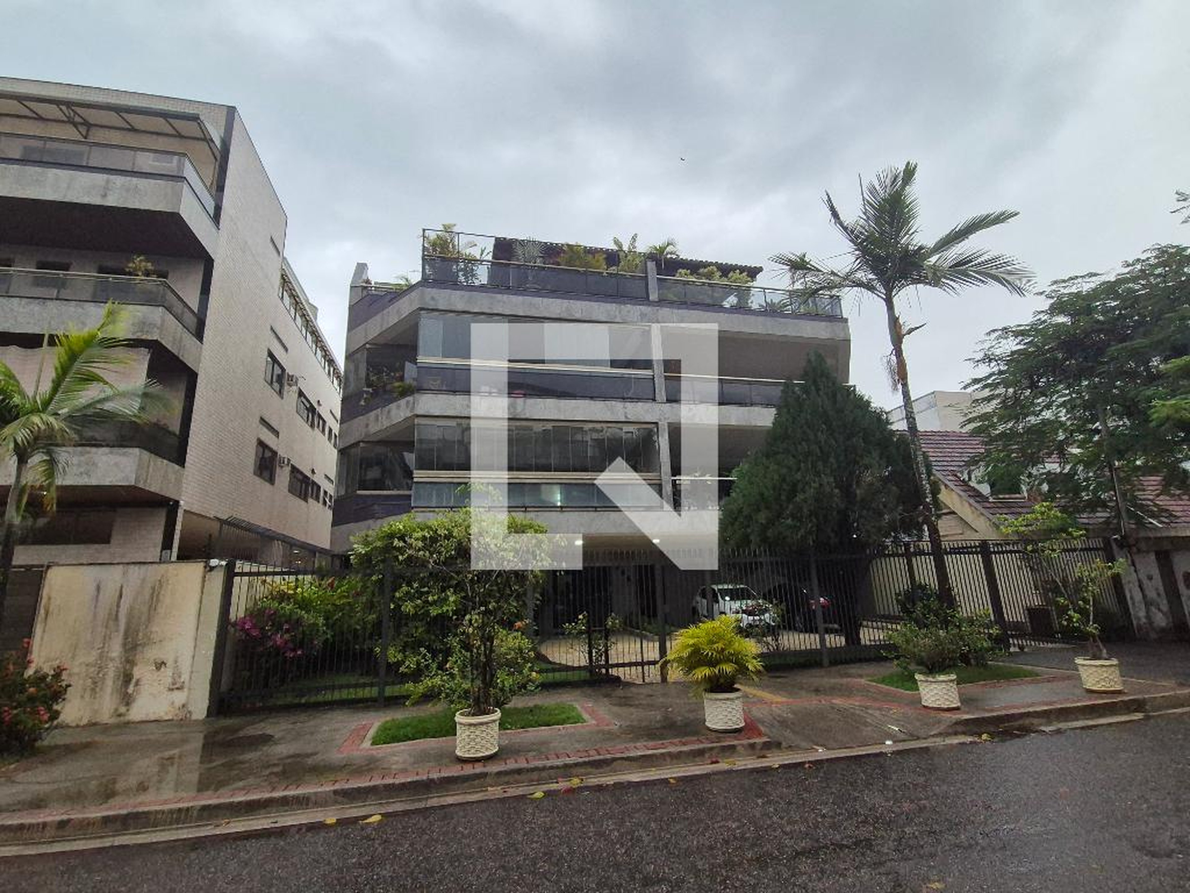 Fachada Condomínio em Rua Joaquim da Silveira, 265