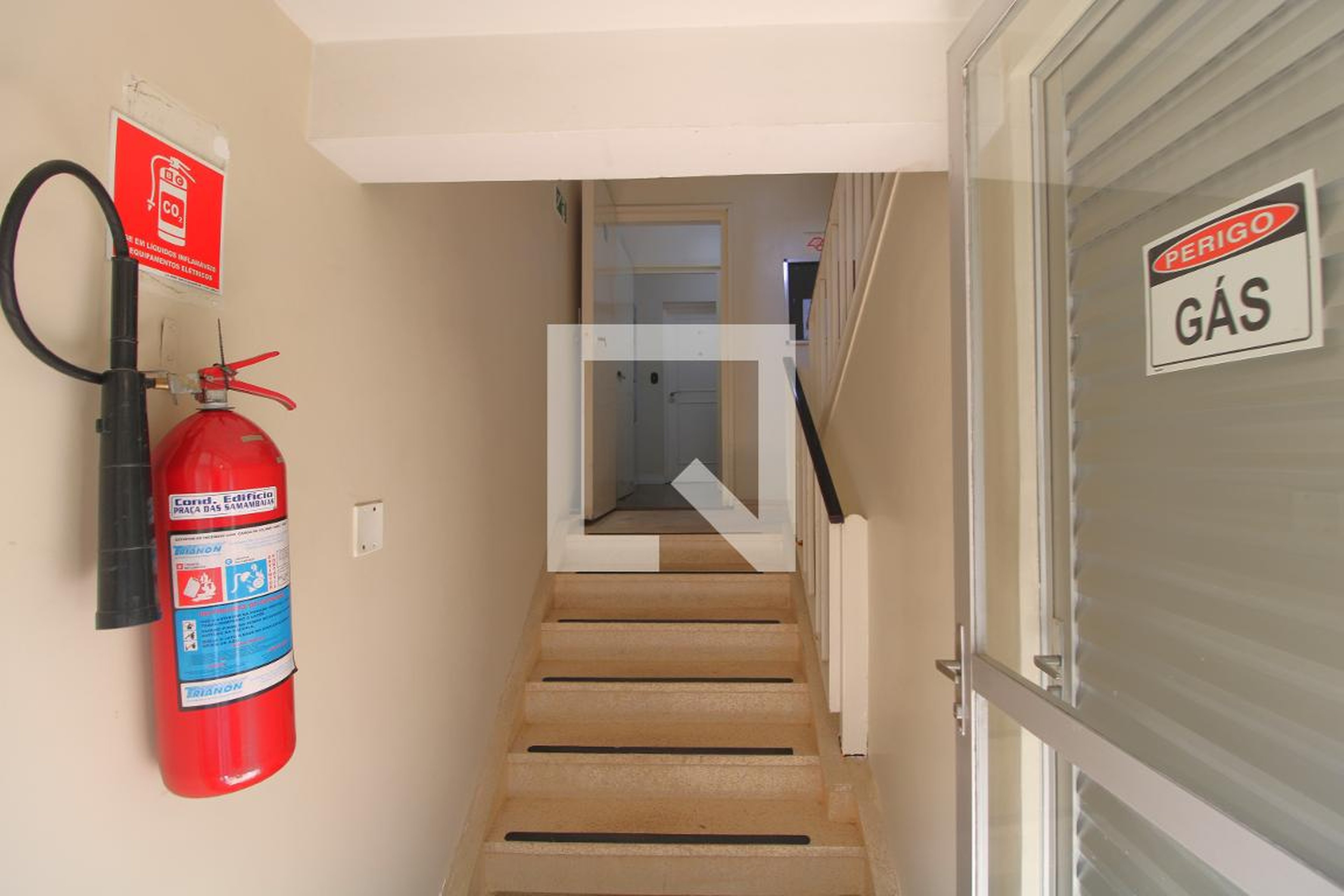 Entrada do predio - Praia das Samambaias