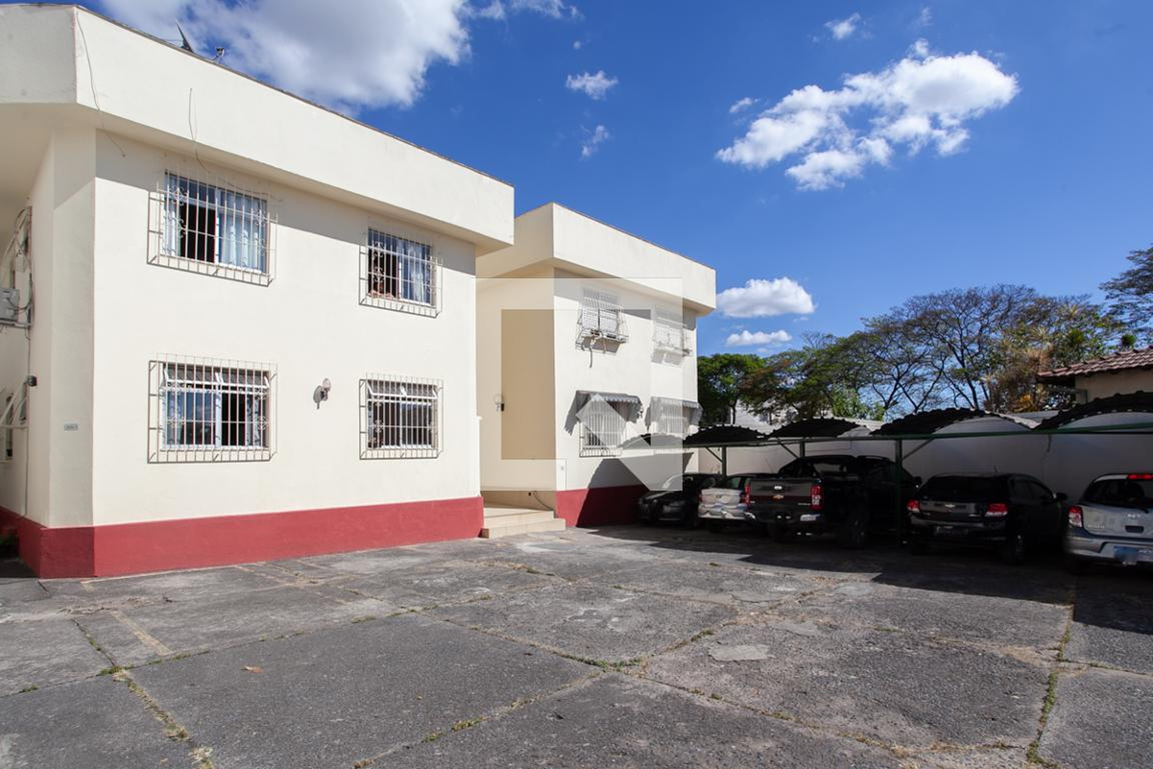 Fachada Condomínio em Rua das Canárias, 135