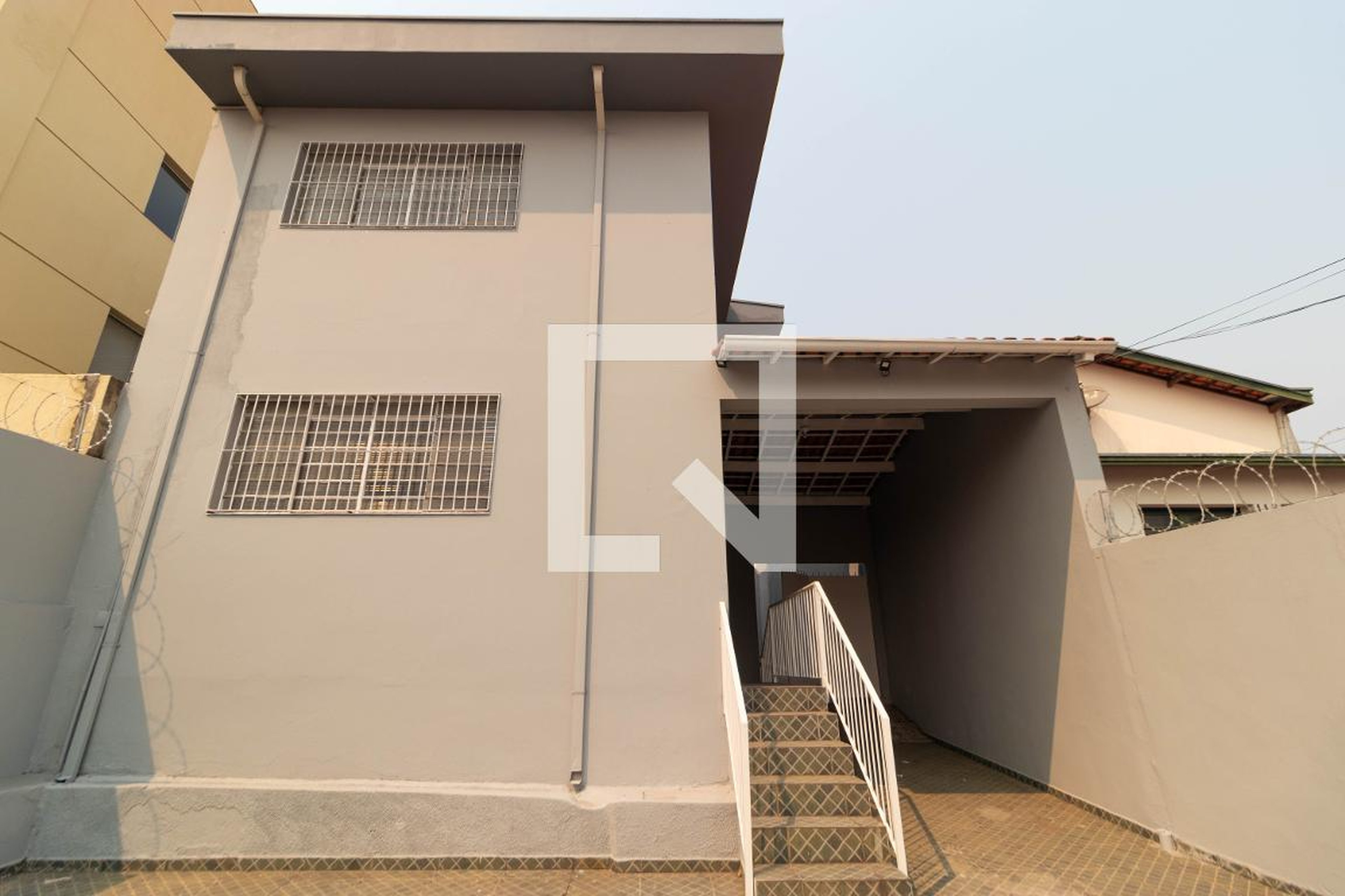 Fachada Condomínio em Rua Jorge Harrat, 105