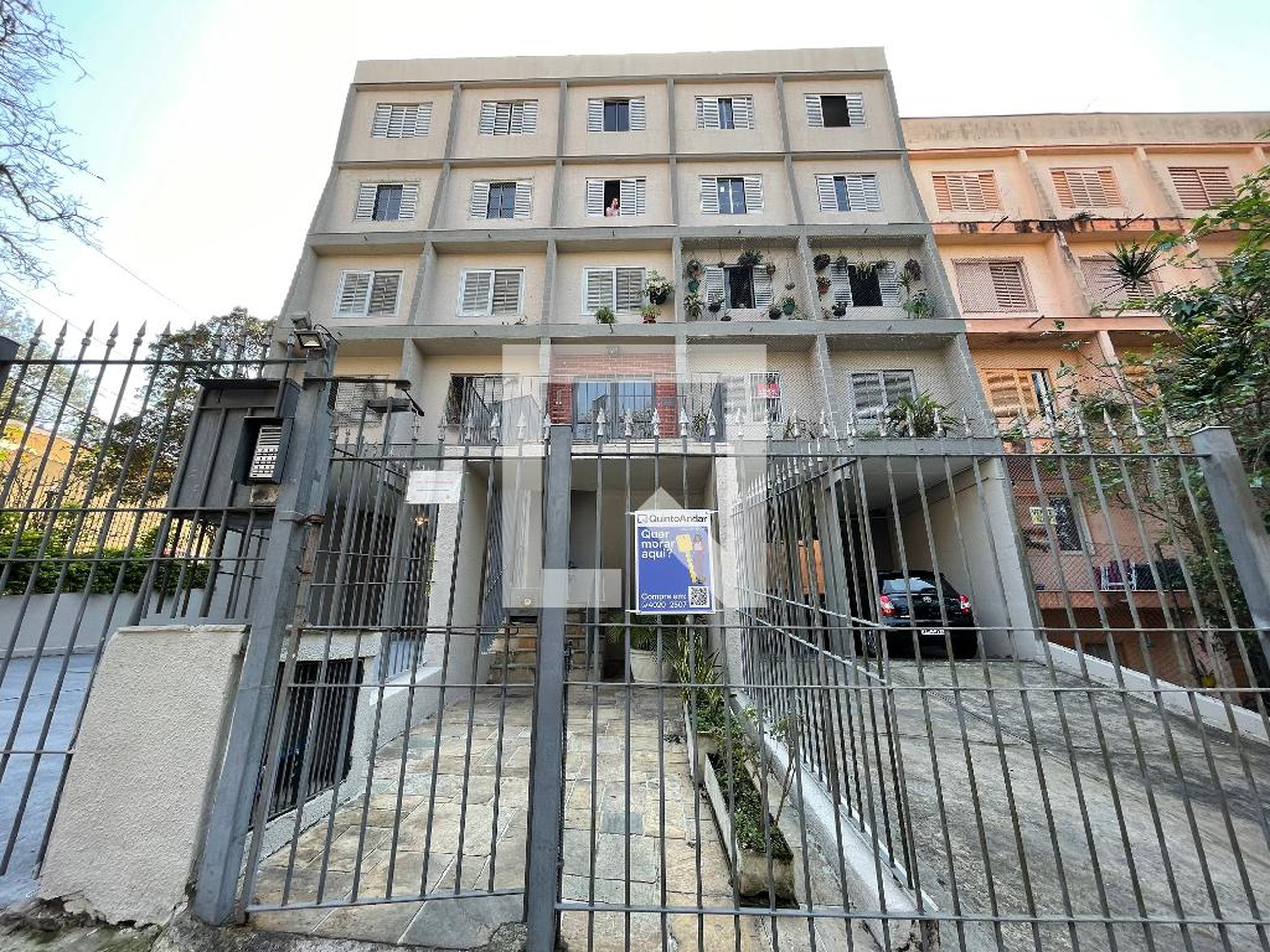 fachada Condomínio em Rua Professora Gioconda Mussolini, 38