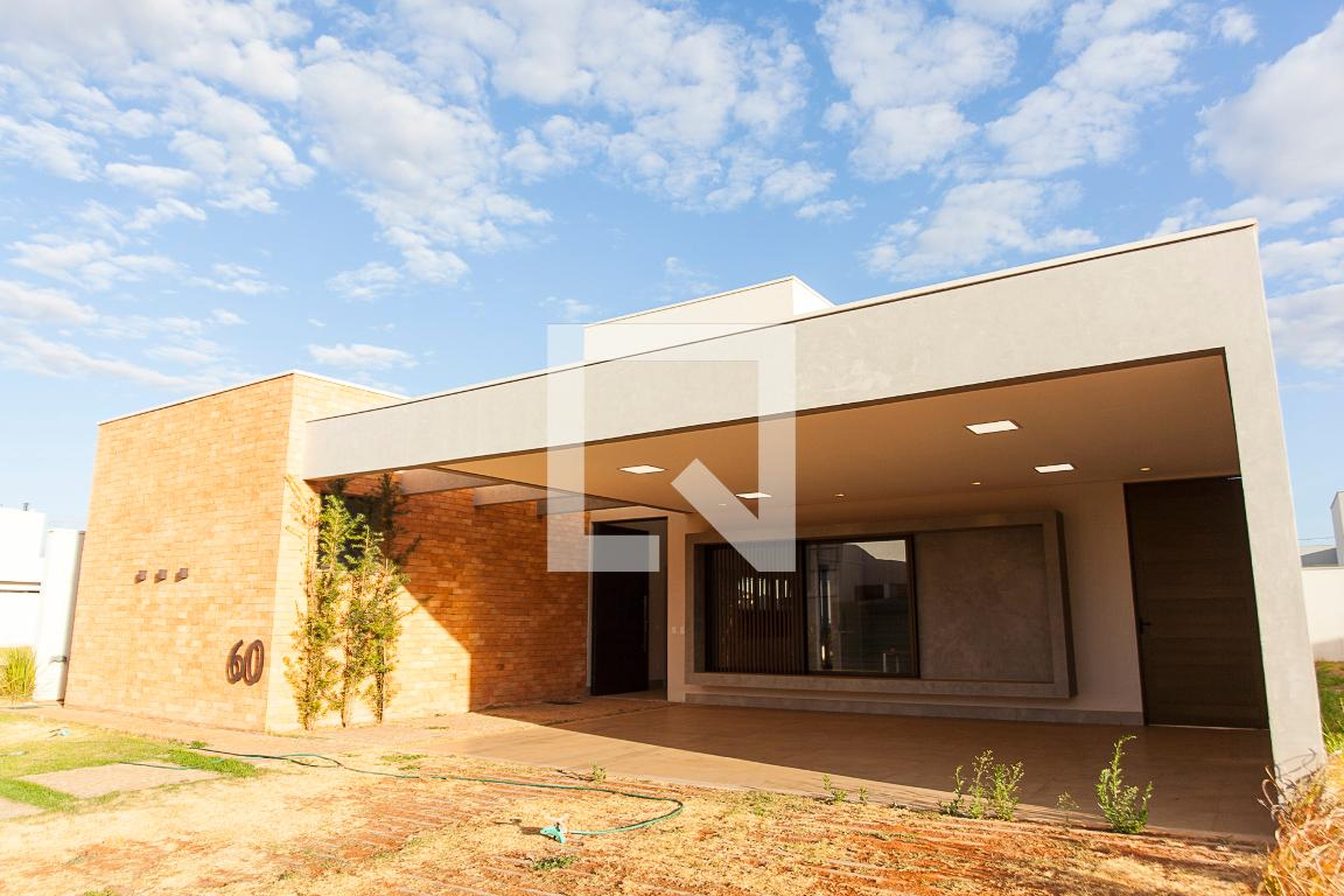 Fachada Condomínio em Alameda Village Campus, 60