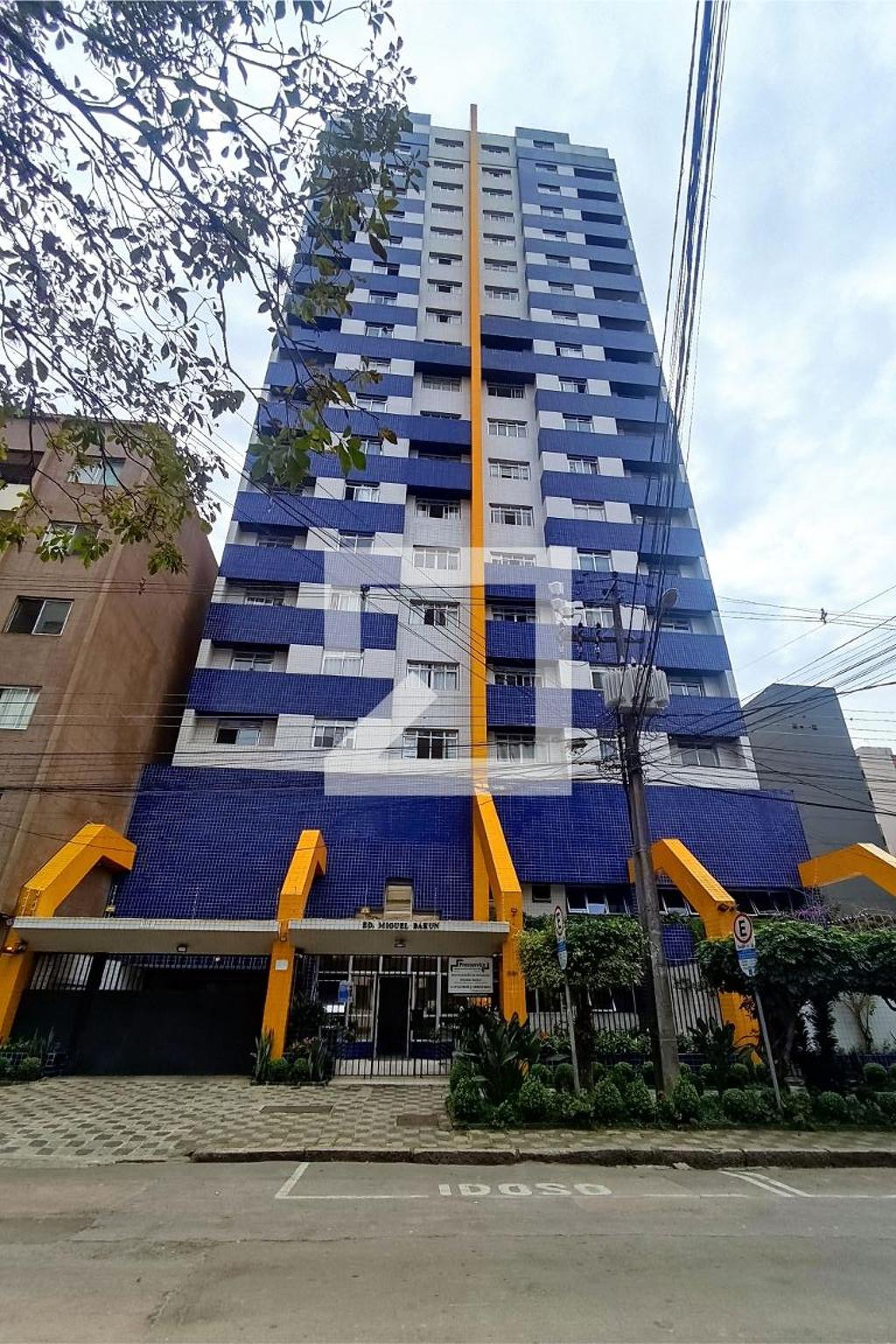 Fachada do condomínio Edifício Miguel Bakun