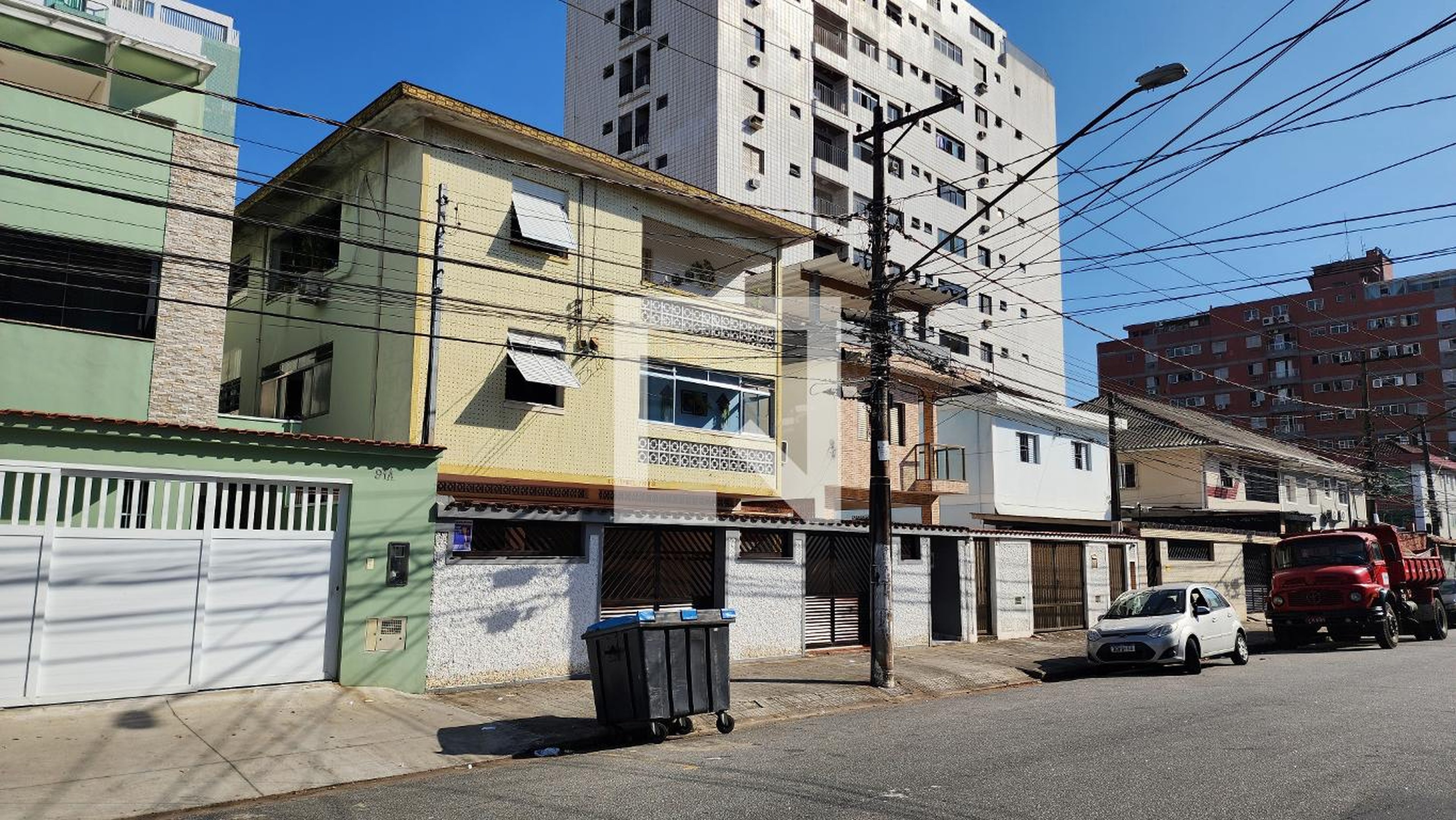 Fachada Condomínio em Rua Álvares Cabral, 93