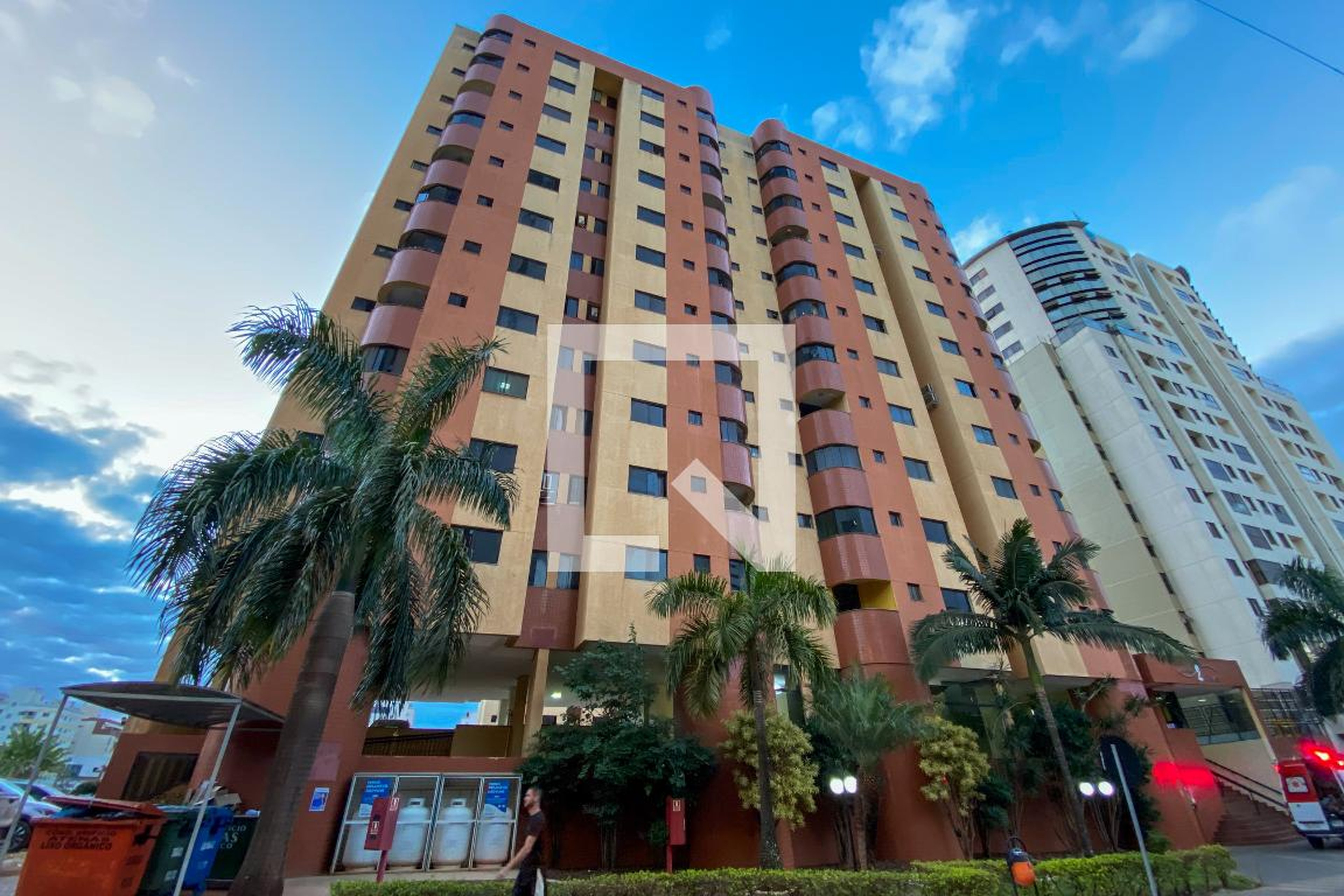 Fachada Condomínio em Rua das Figueiras, 101