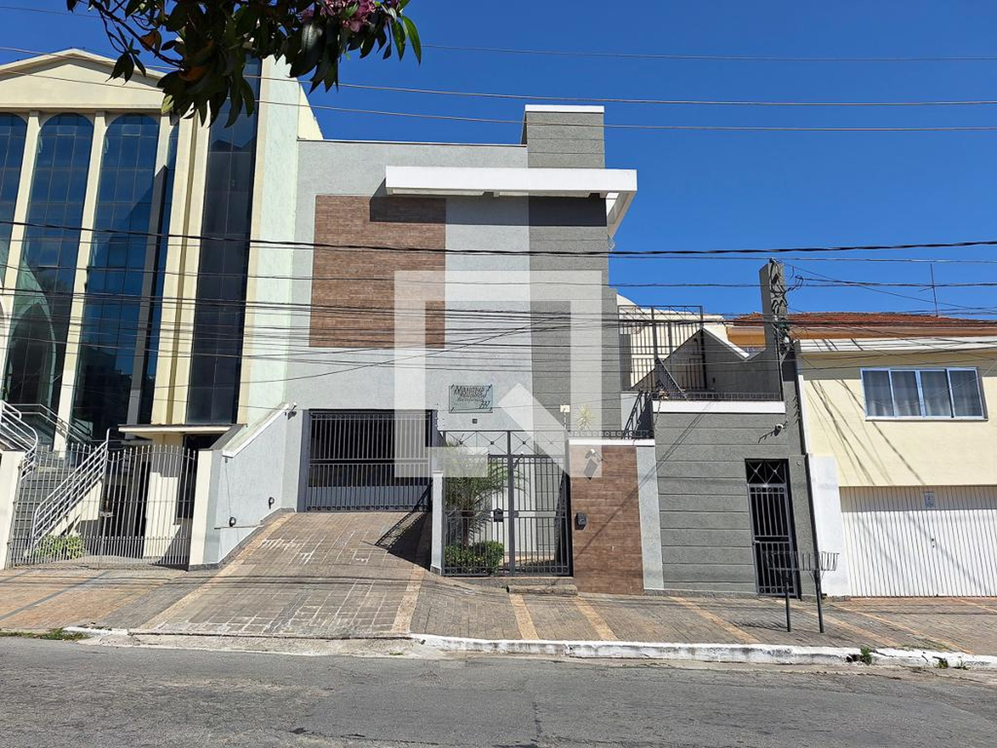 Fachada Condomínio em Rua Caitezal, 227