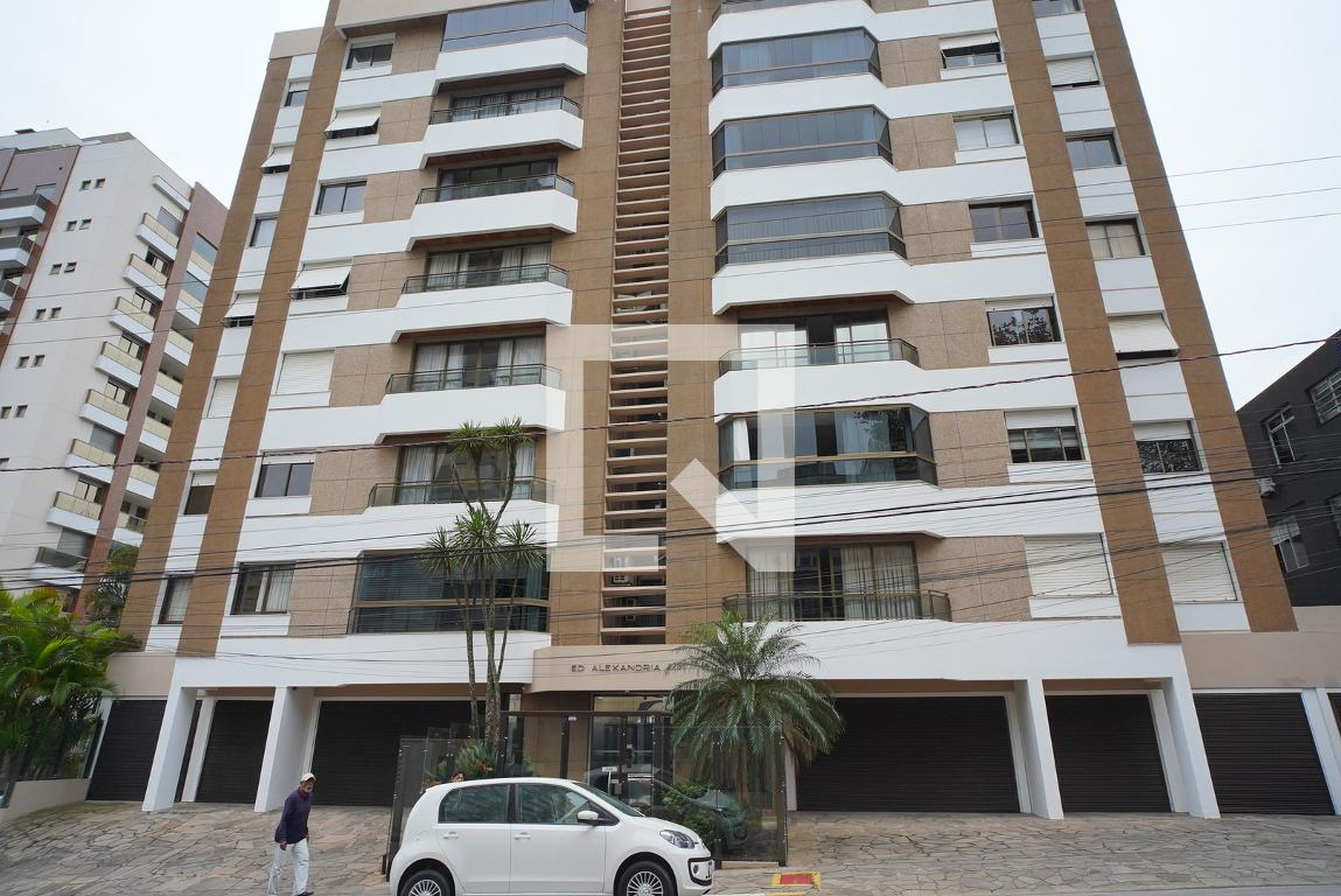 Fachada do Prédio Condomínio em Rua Alves de Brito, 272