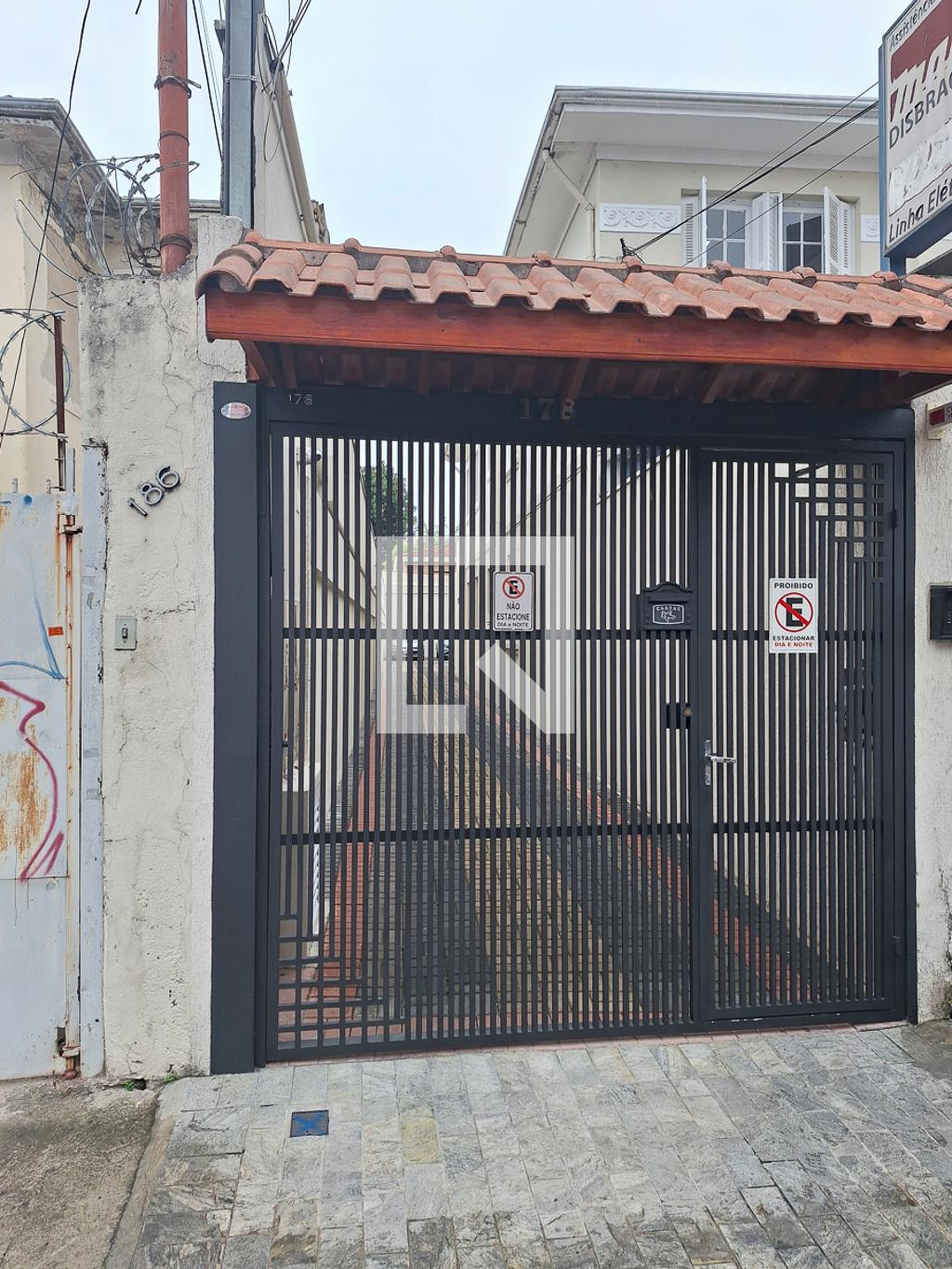 Fachada Condomínio em Rua Força Pública, 180