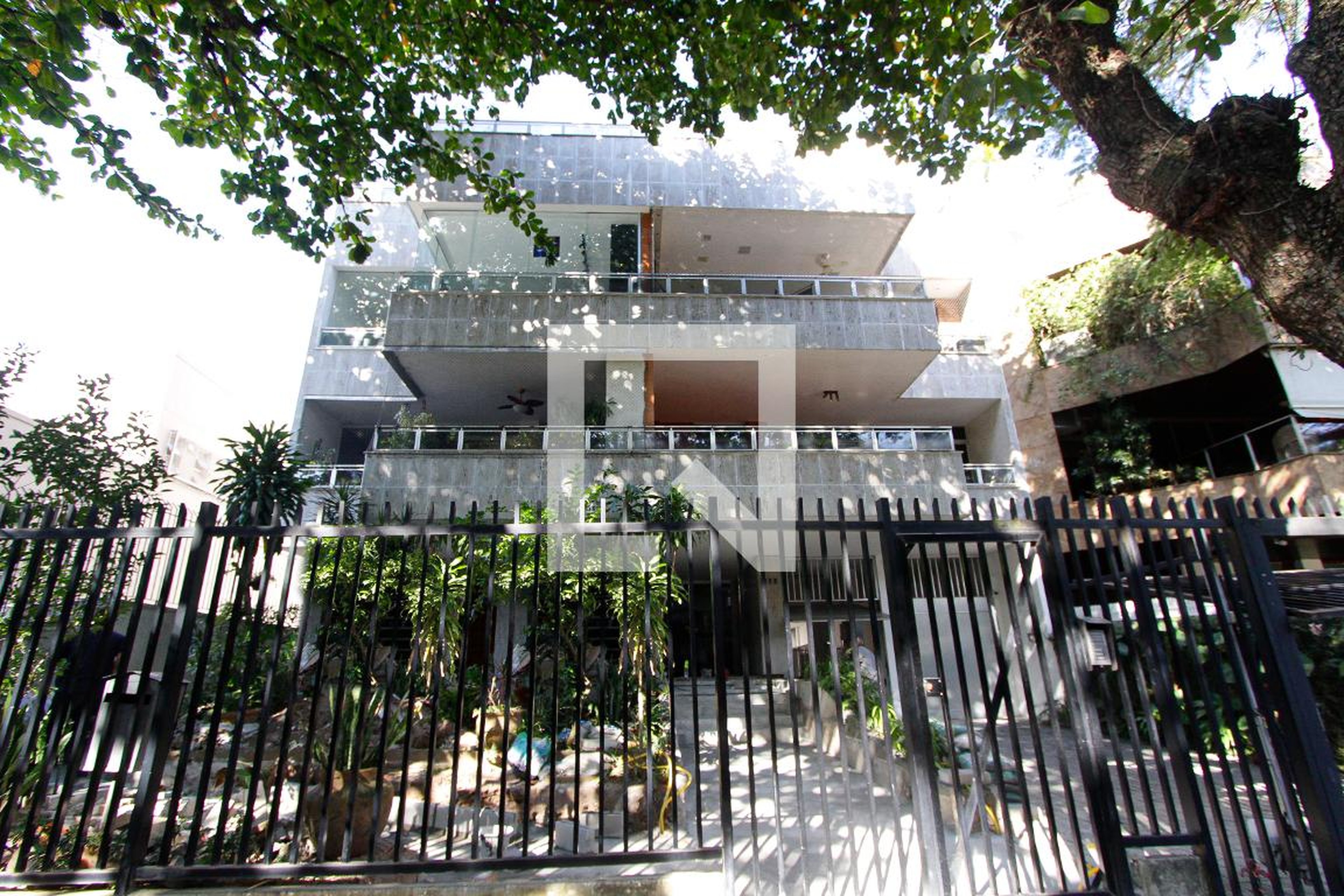 Fachada Condomínio em Rua Manuel Brasiliense, 272