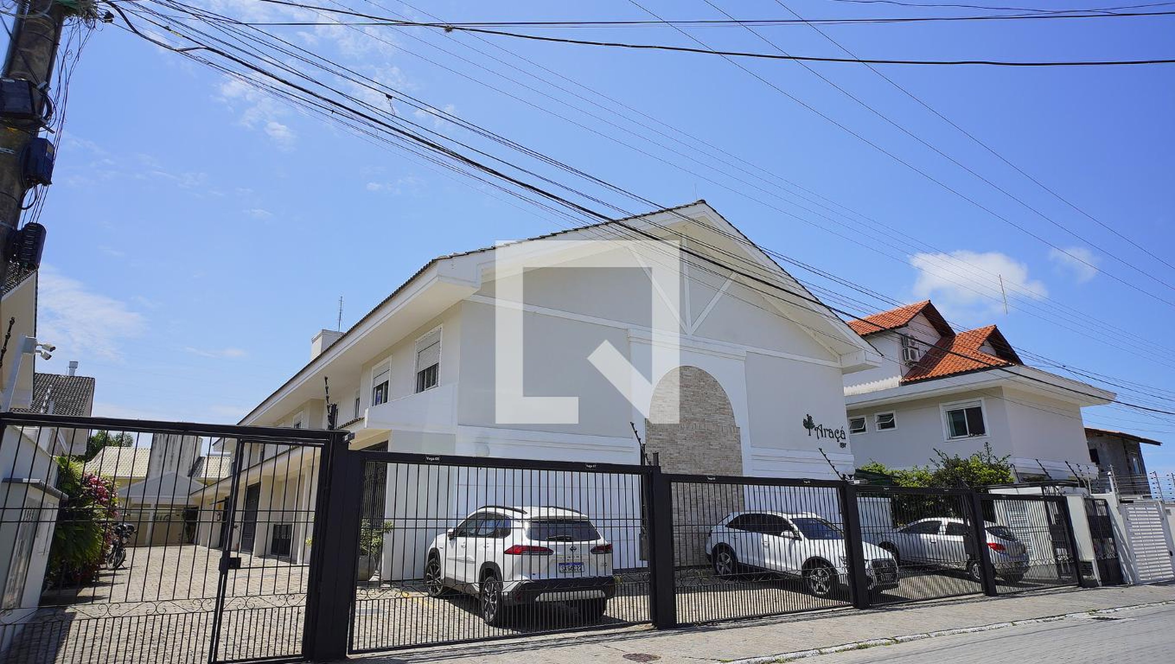 Fachada do condomínio Condomínio Araçá