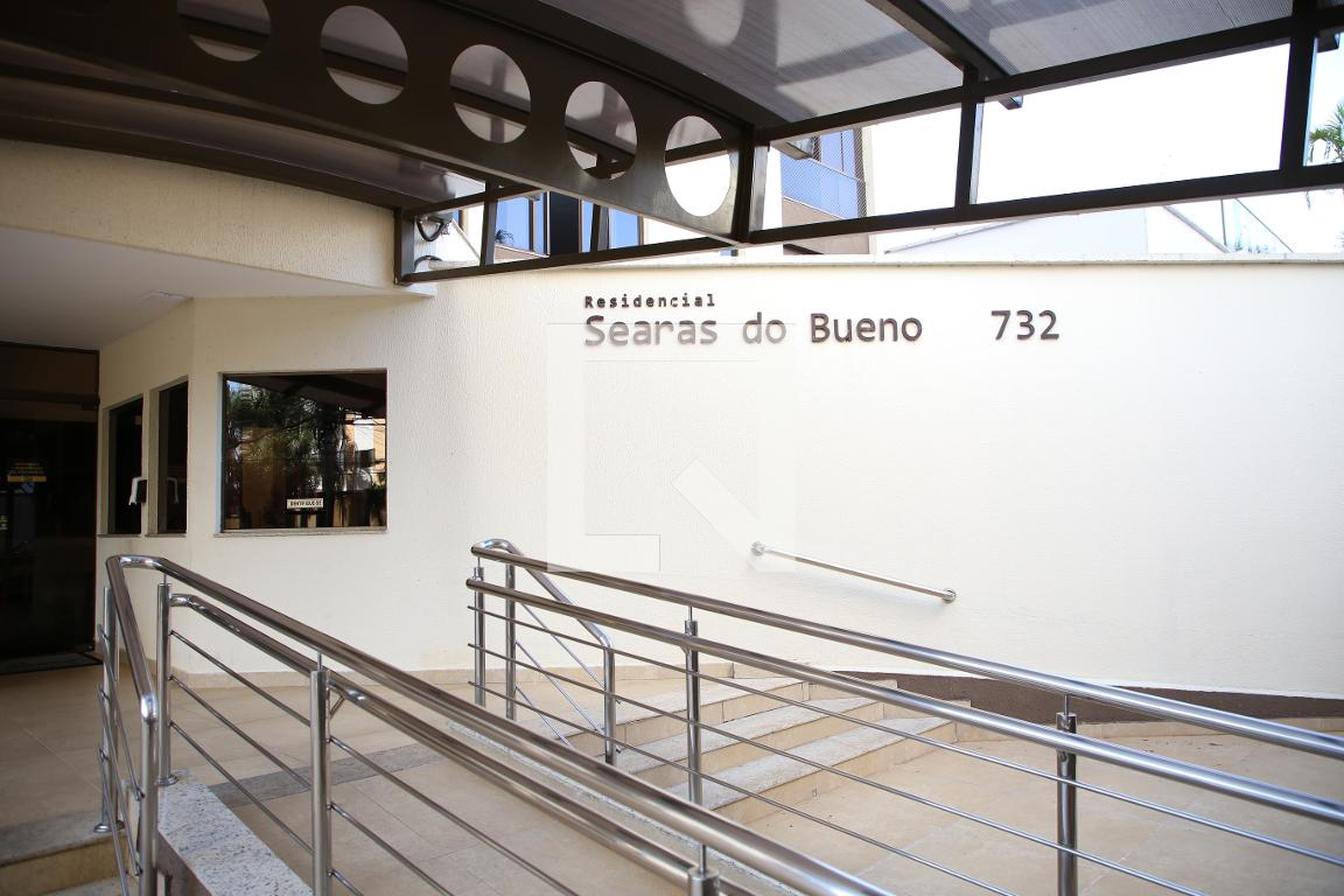 Fachada Condomínio em Rua T-49, 13