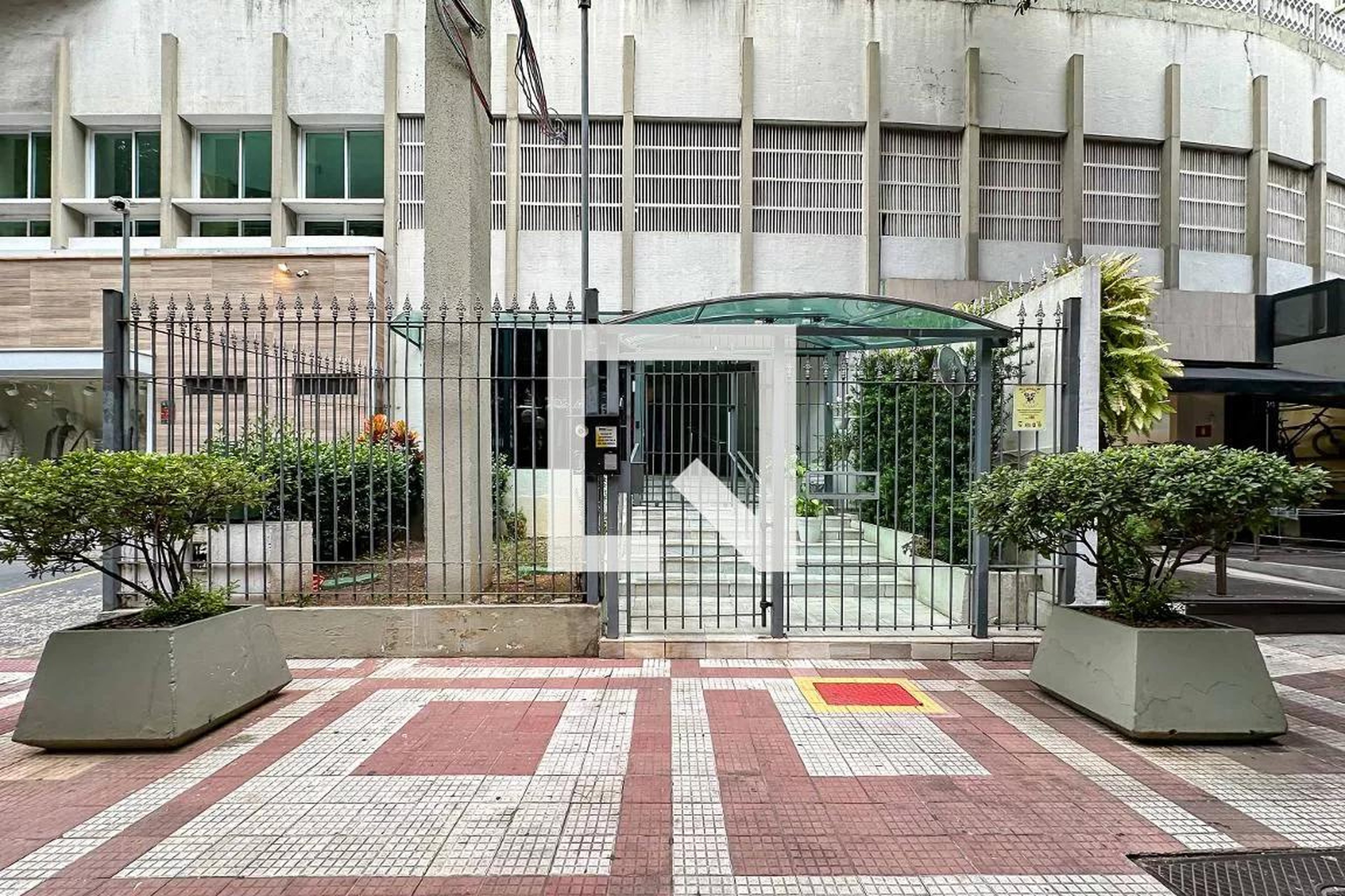 Fachada do condomínio Condomínio Celina e Horminda