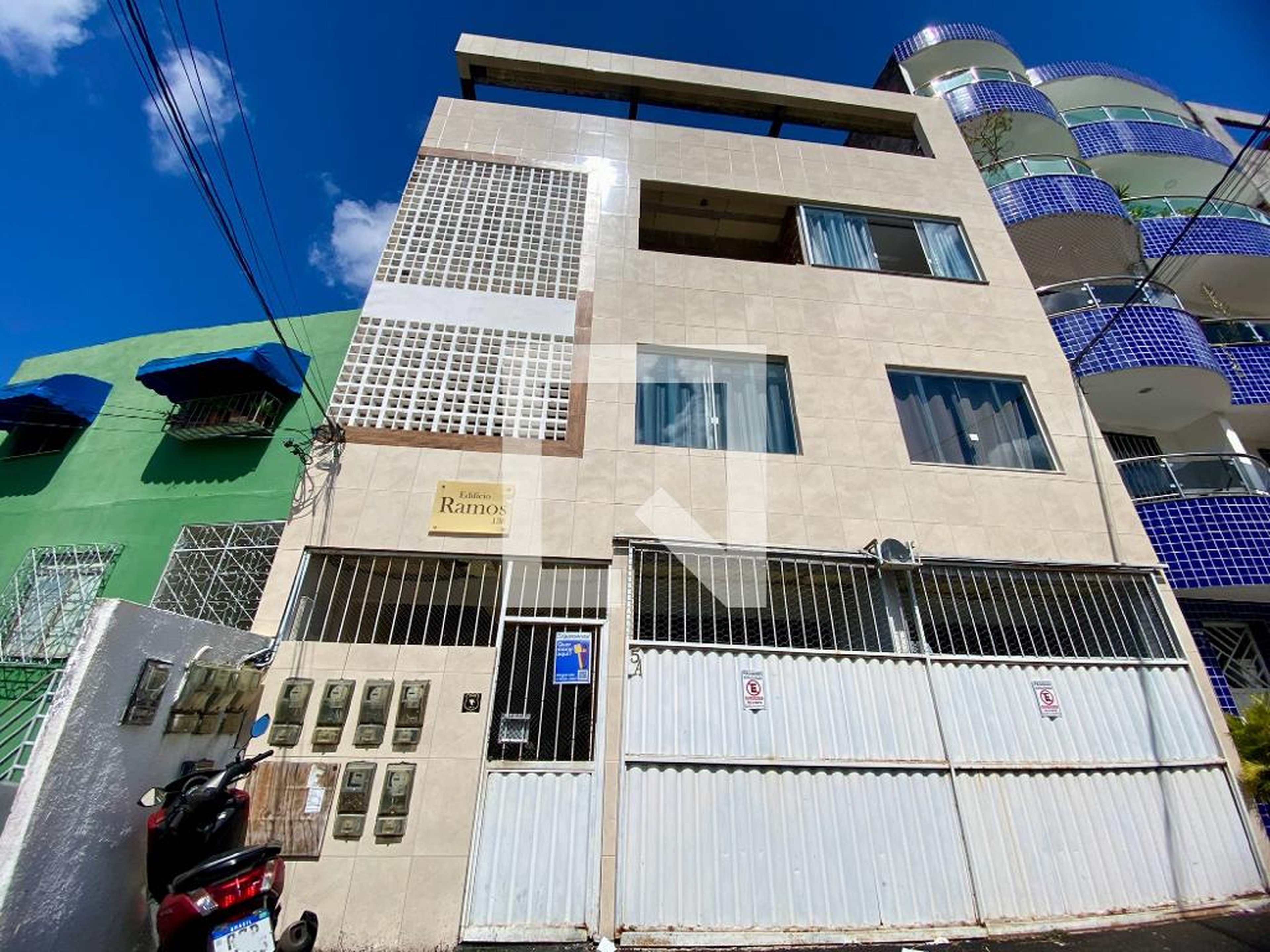 Fachada Condomínio em Rua Clínio de Jesus, 5