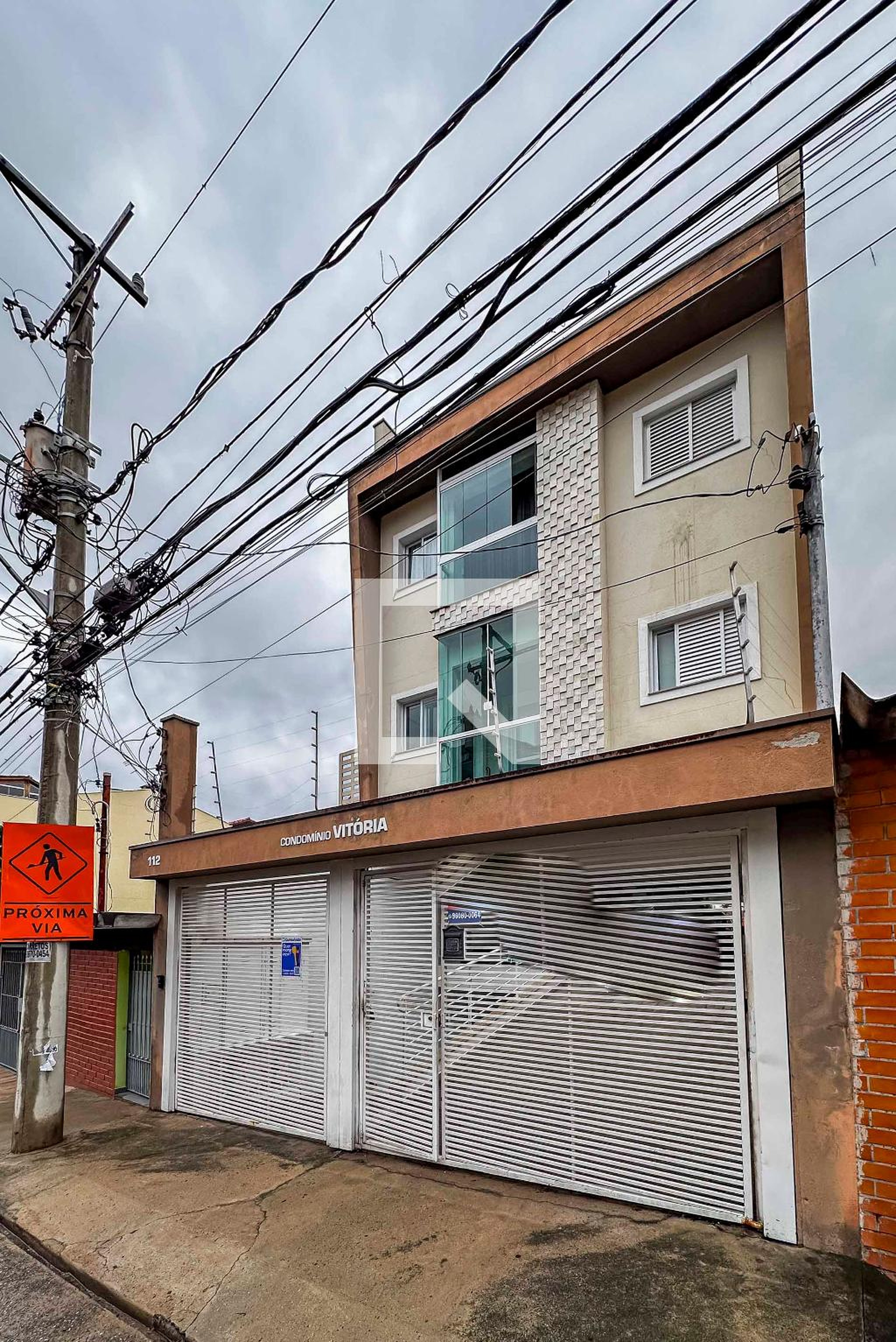 Fachada Condomínio em Rua Pereira Coutinho, 112