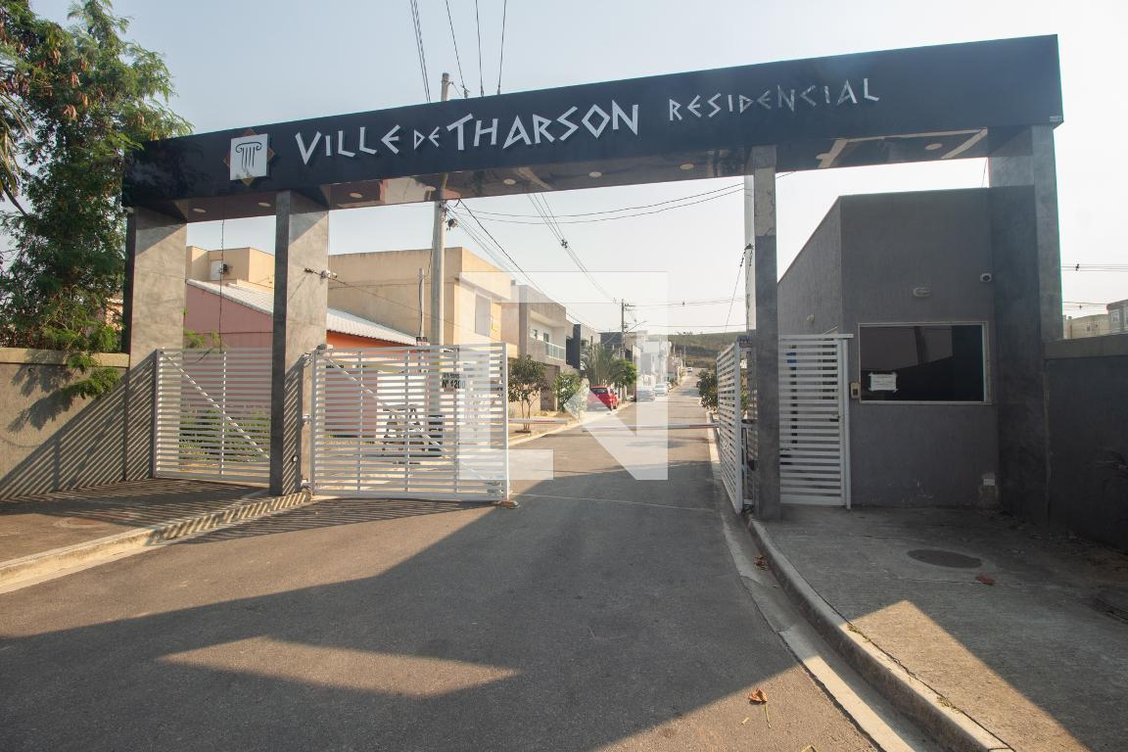 Fachada do condomínio Condomínio em Estrada do Pedregoso, 998