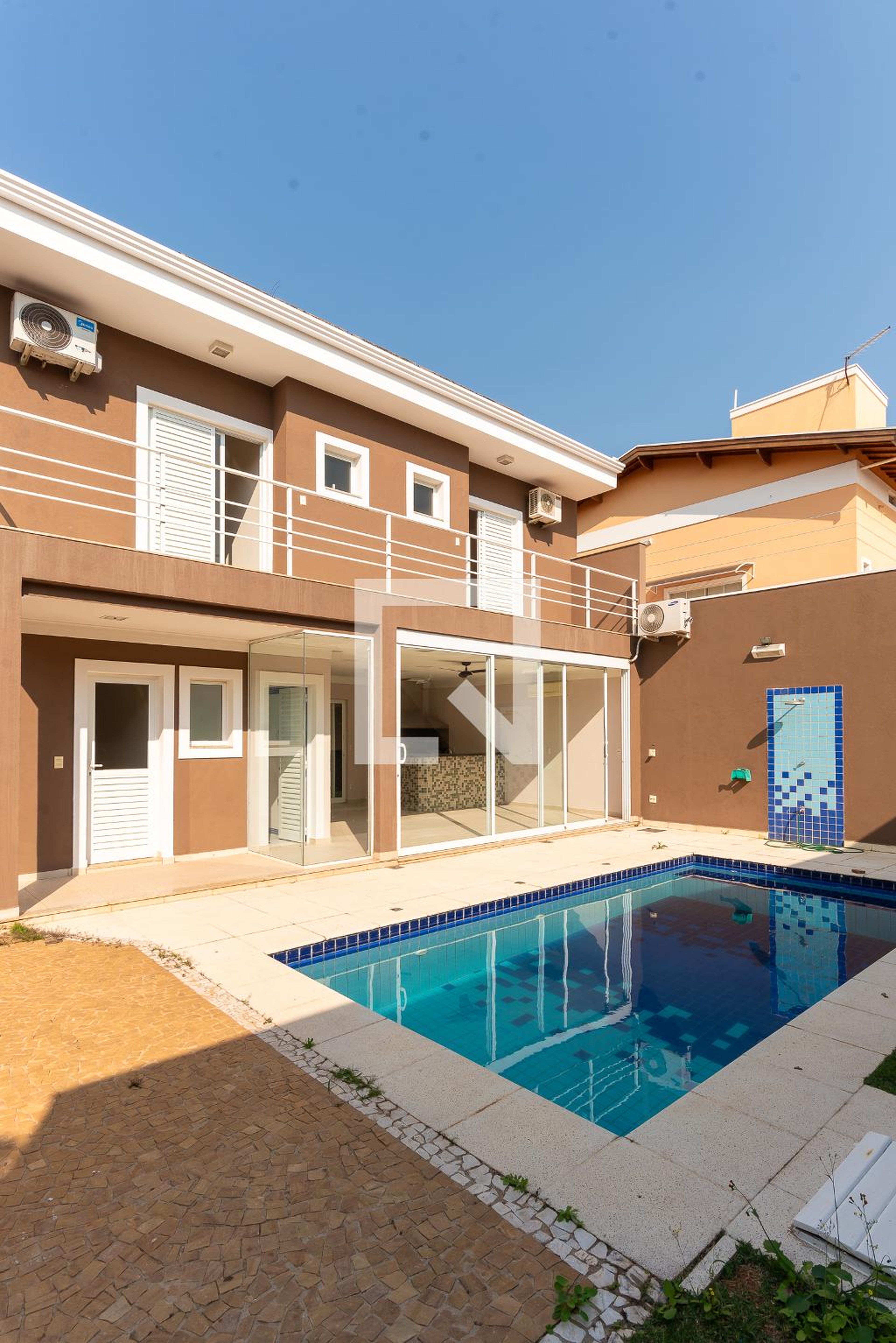 Piscina Condomínio em Rua José Roberto Nenov, 145
