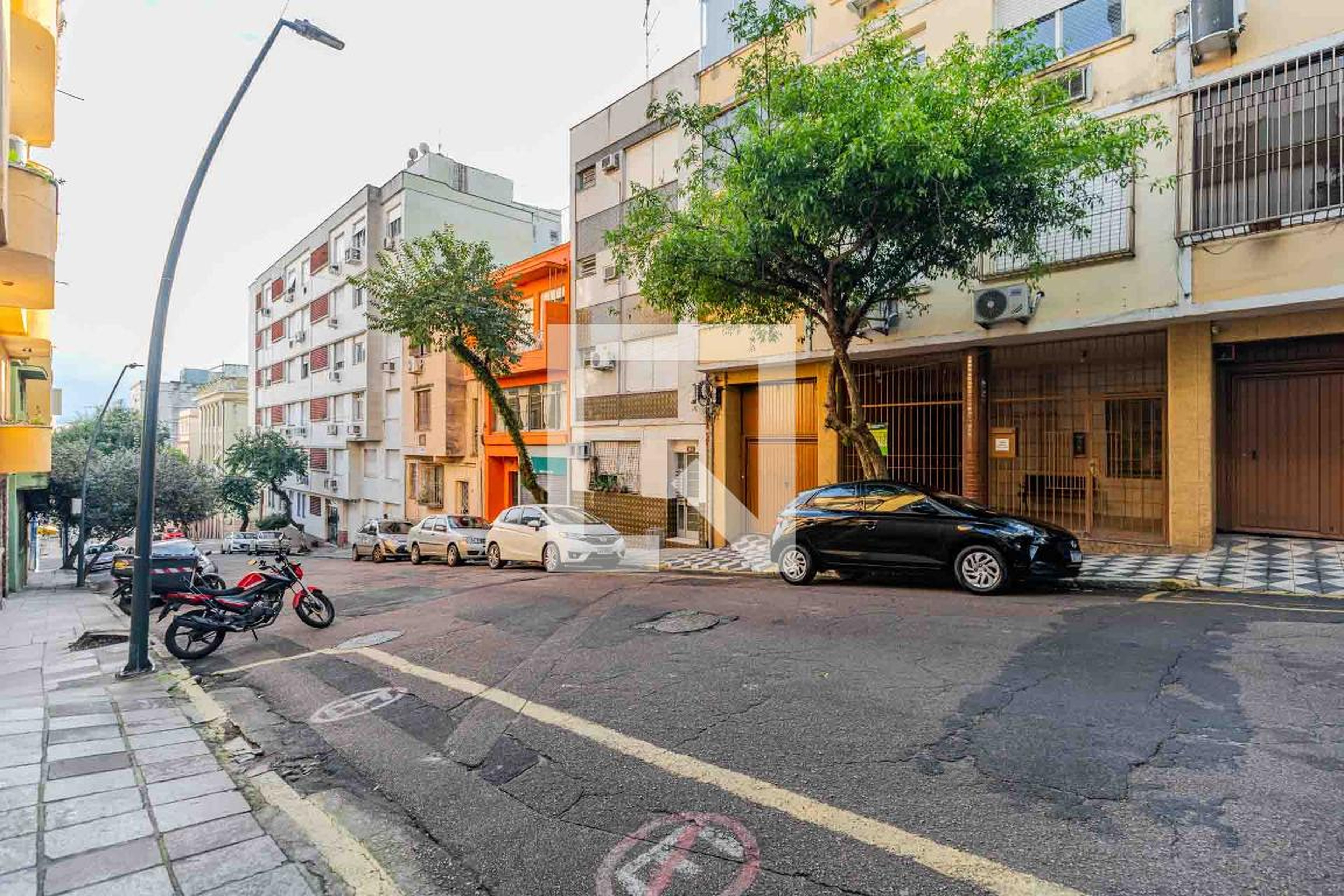 Fachada Condomínio em Rua General Portinho, 3