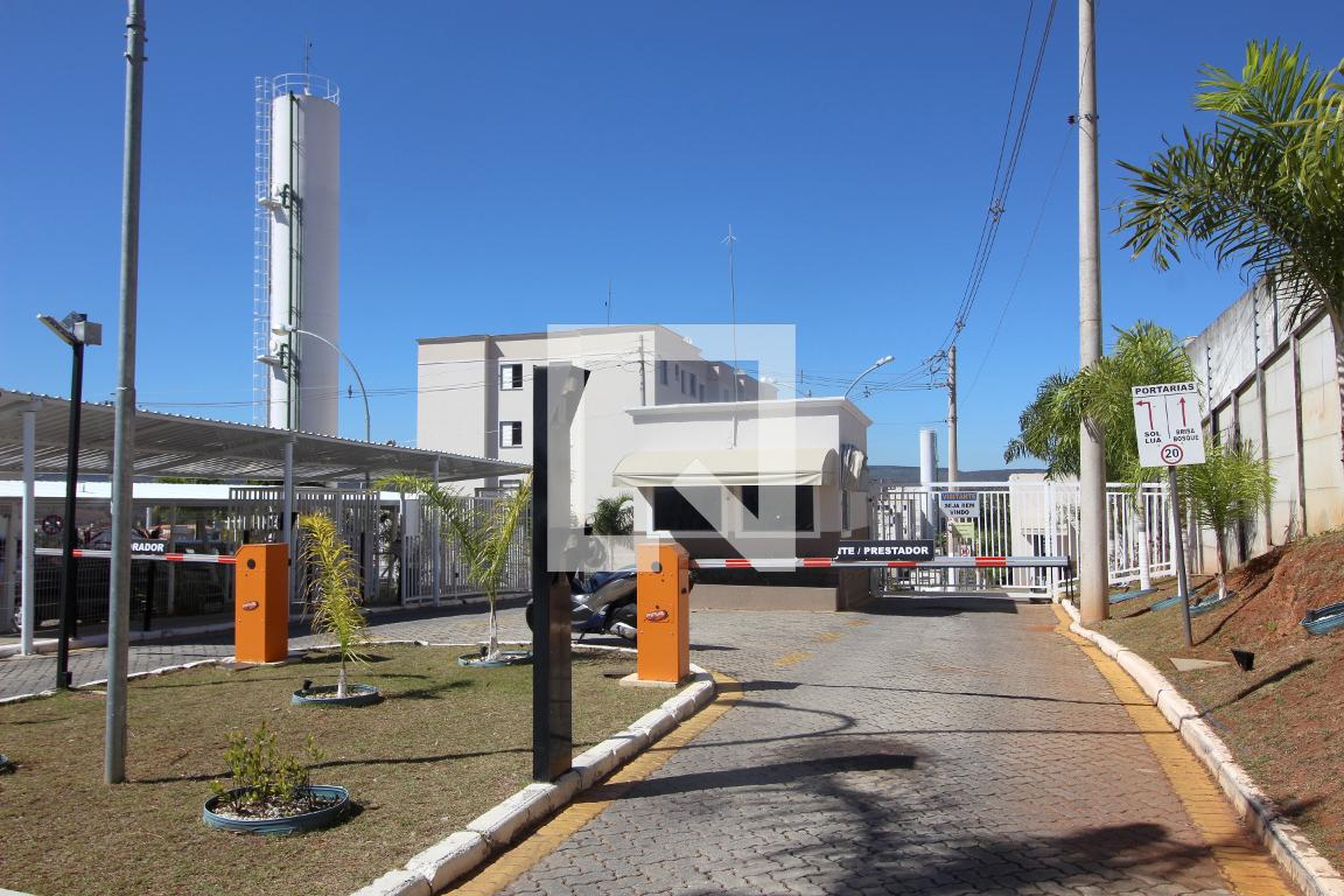 Fachada Condomínio em Rua Oswaldo Mezadri, 697