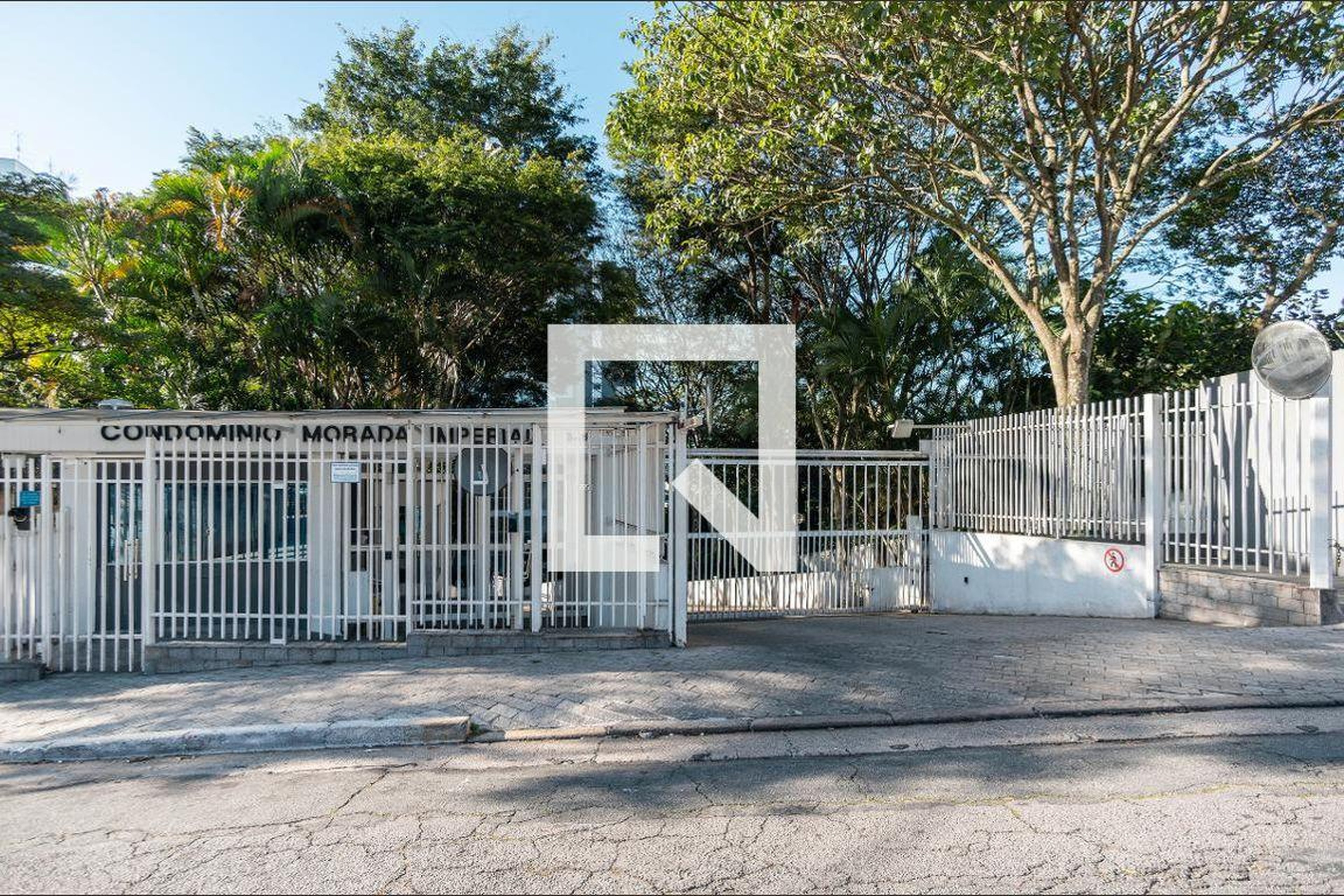 Fachada Condomínio em Rua Padre Feliciano Domingues, 86