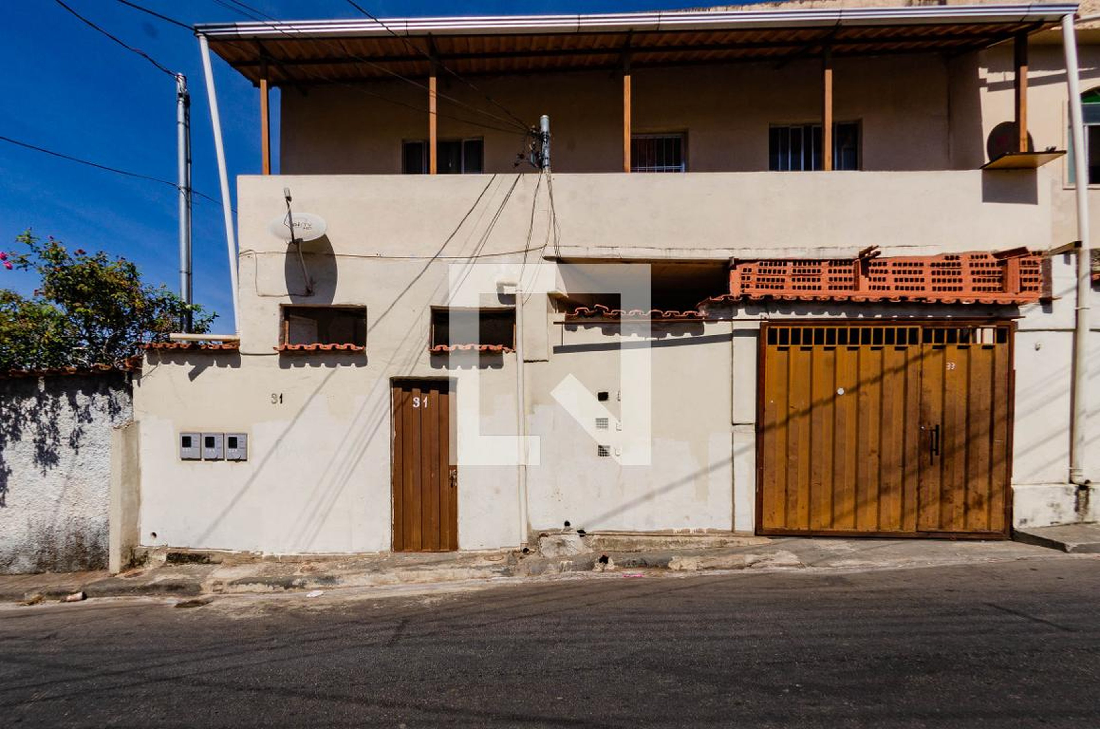 Fachada Condomínio em Rua Jorge Carone, 33