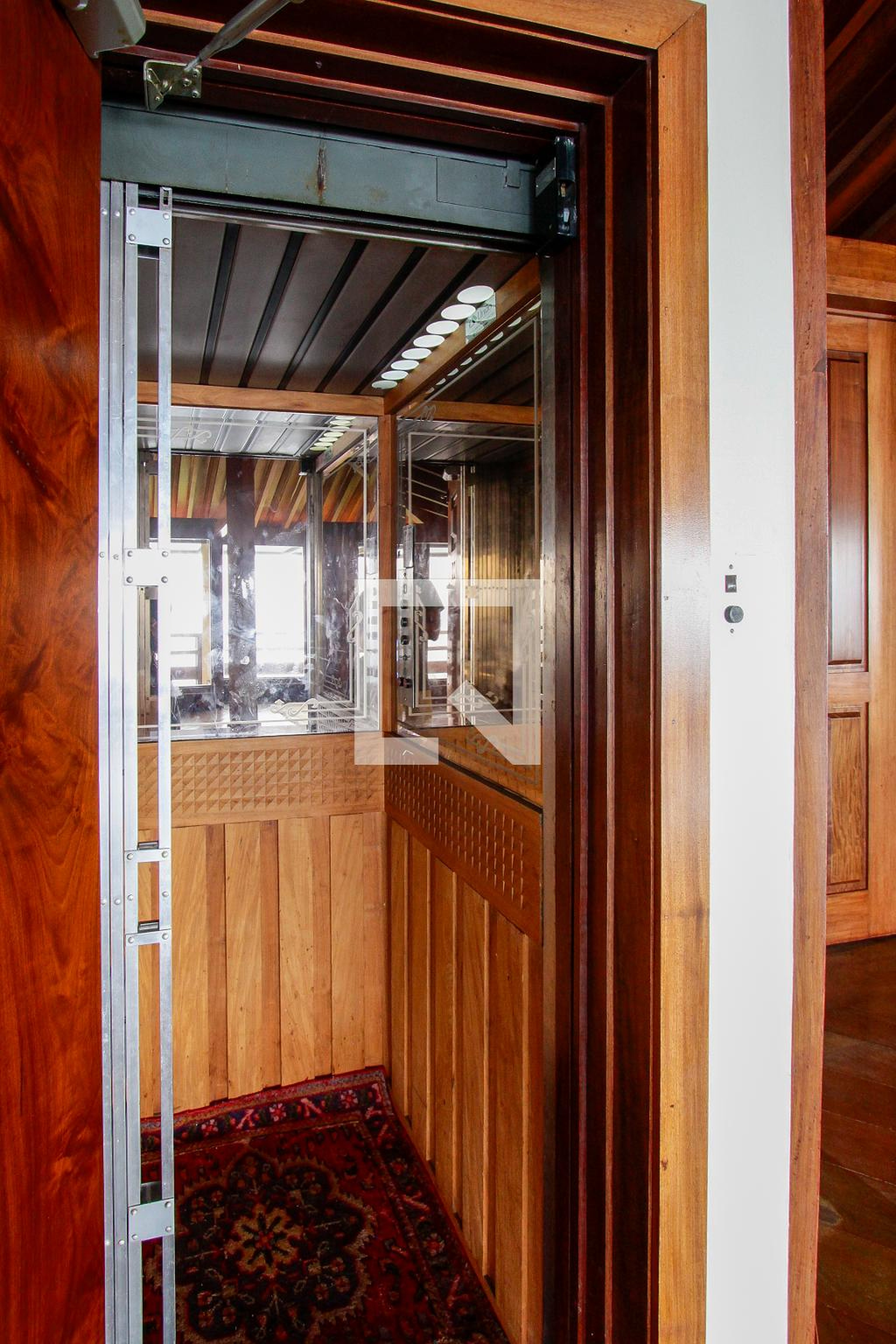 Elevador Condomínio em Rua Jackson de Figueiredo, 95