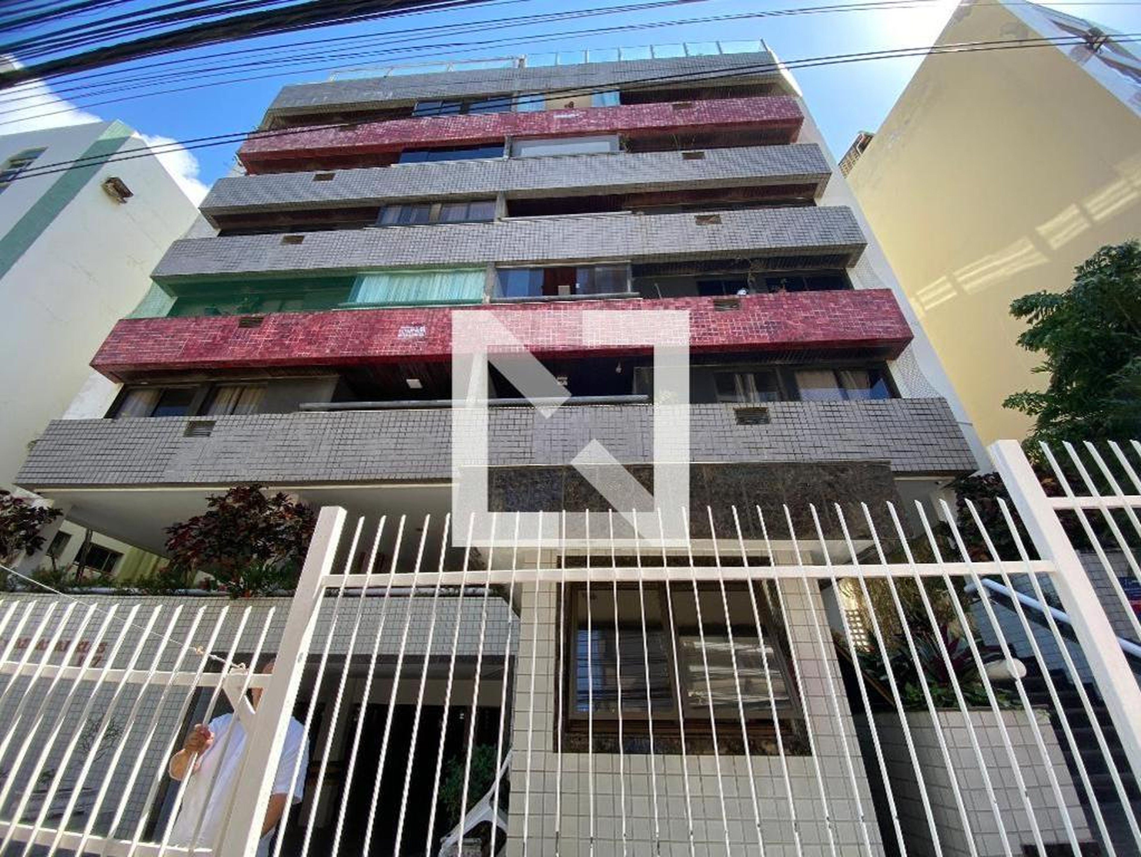 Fachada Condomínio em Rua Theodomiro Baptista, 197