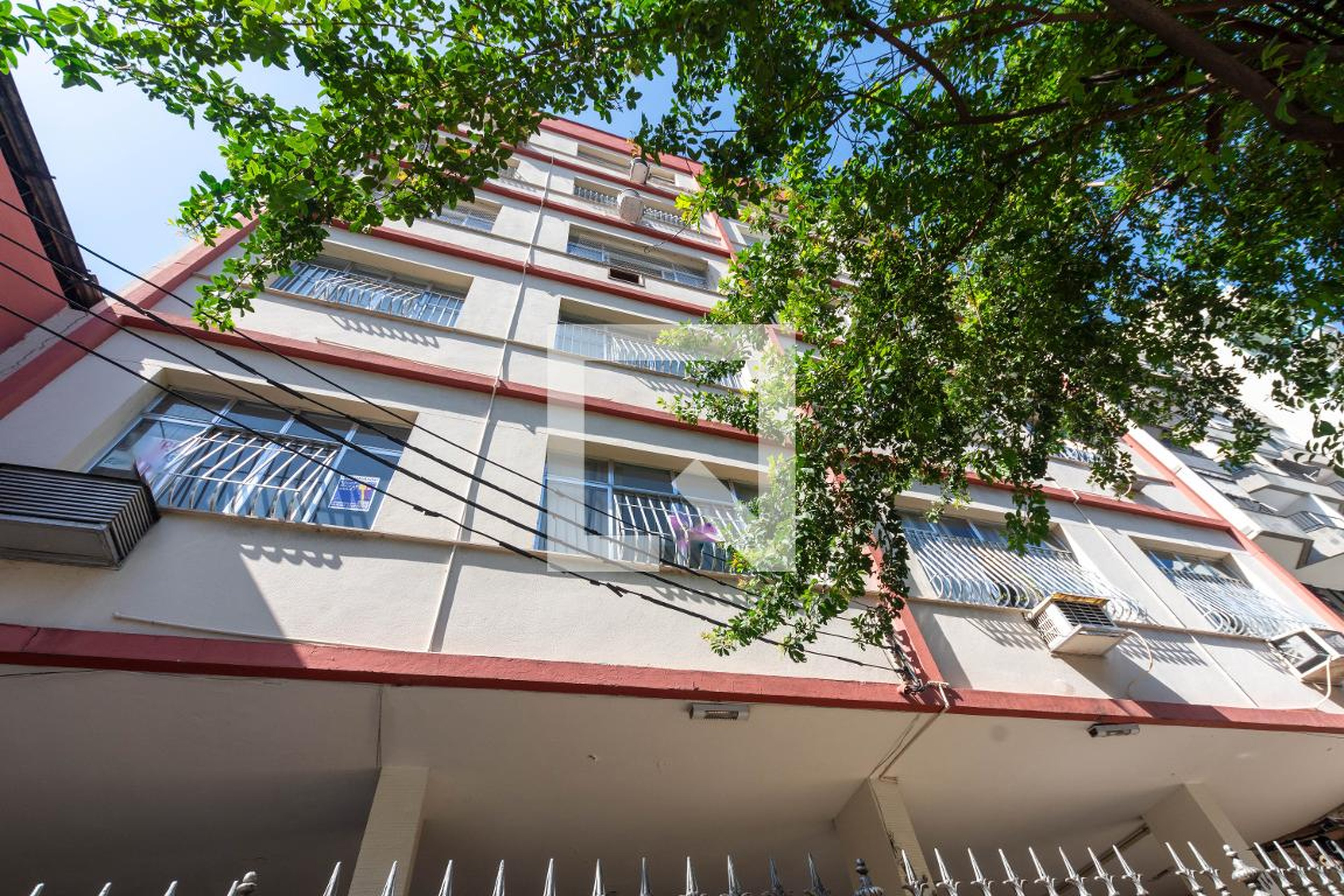 Fachada Condomínio em Rua Mariz e Barros, 184